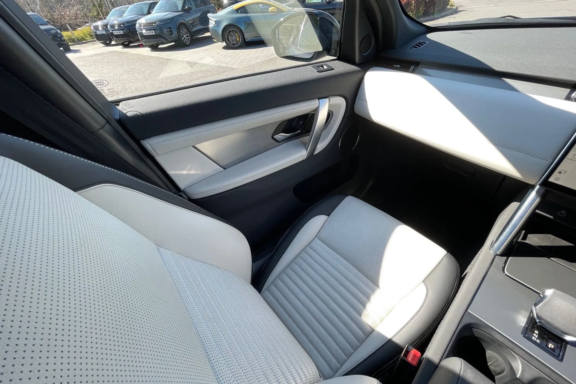 LAND ROVER DISCOVERY SPORT thumbnail image number 13