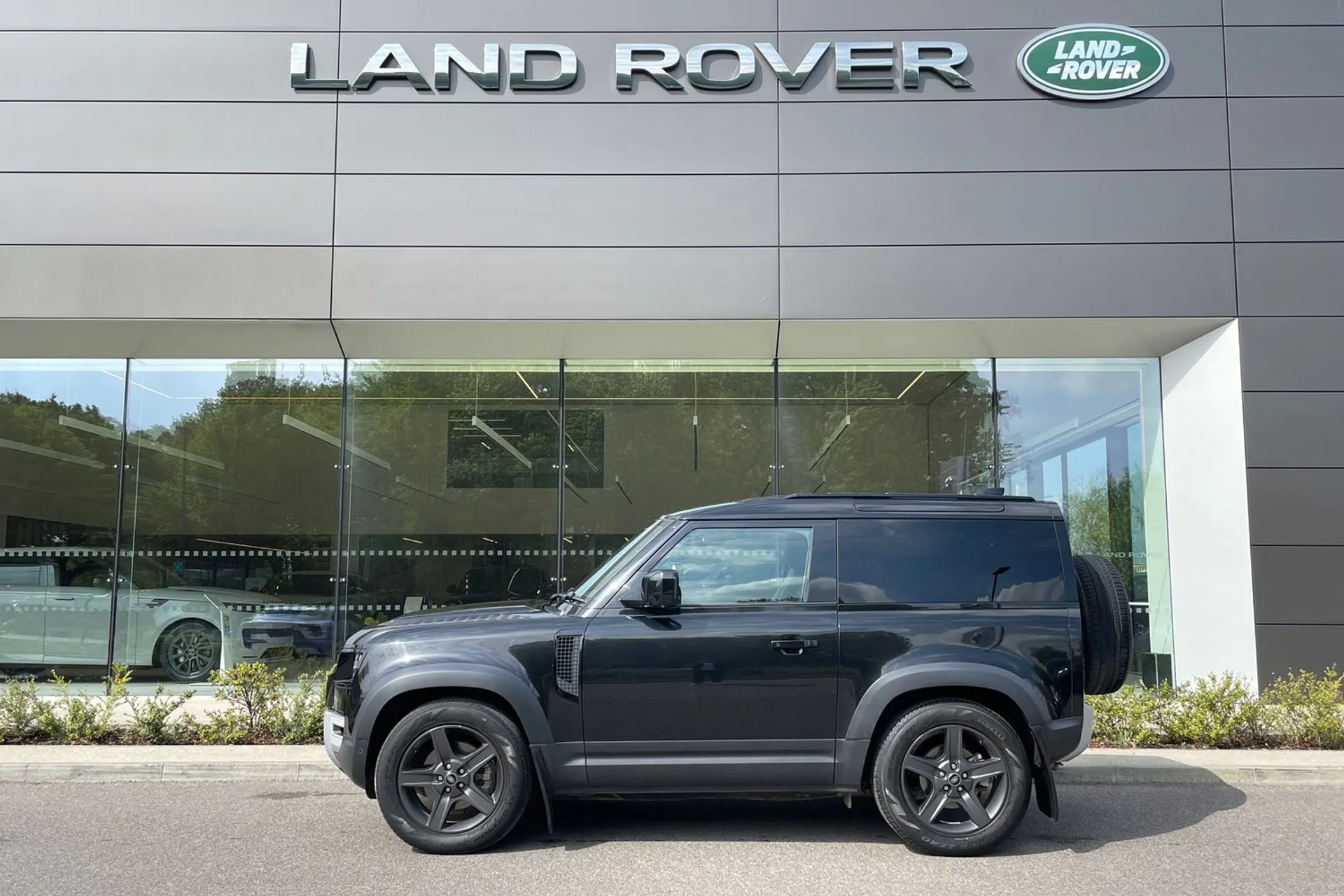 LAND ROVER DEFENDER thumbnail image number 9