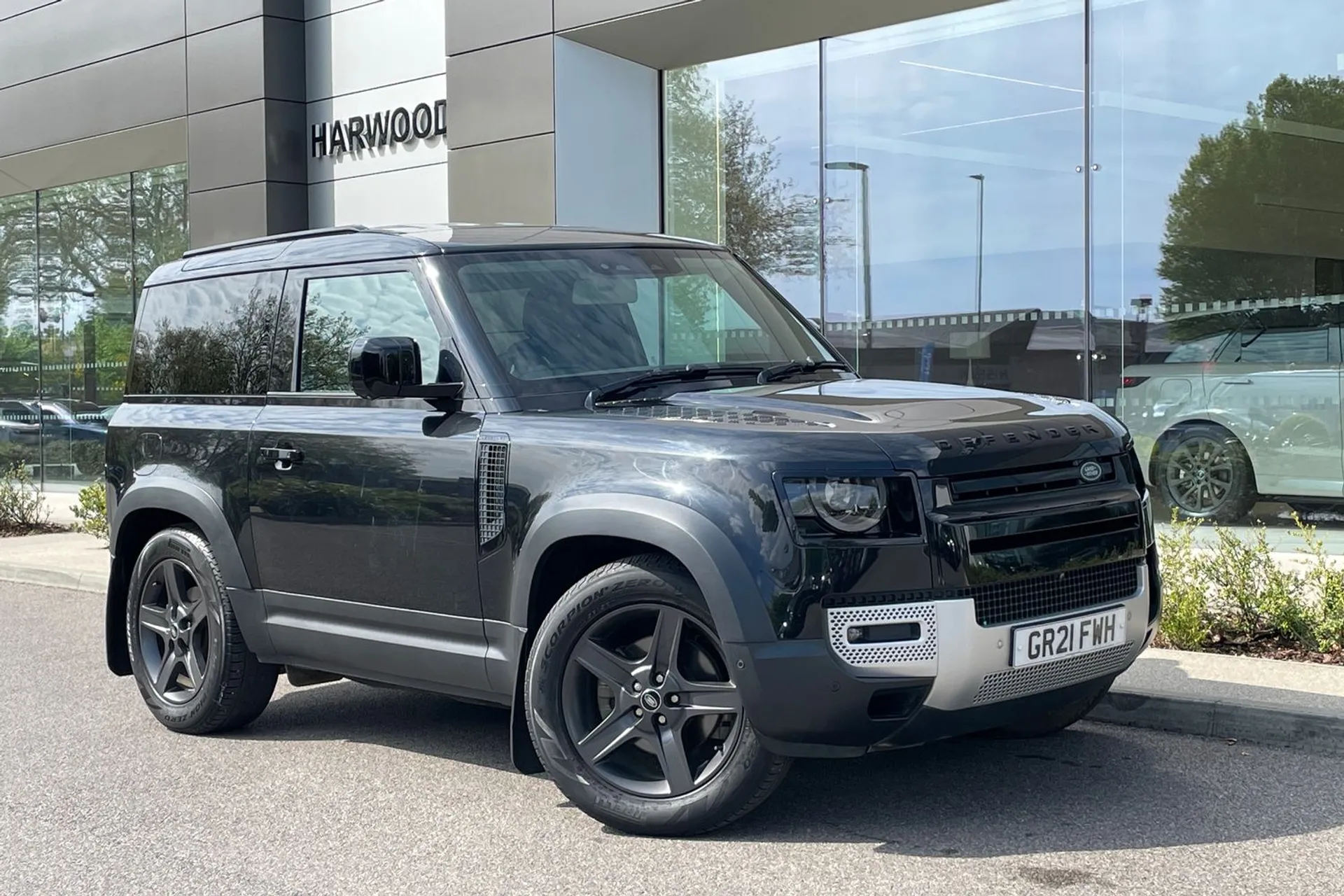 LAND ROVER DEFENDER focused image