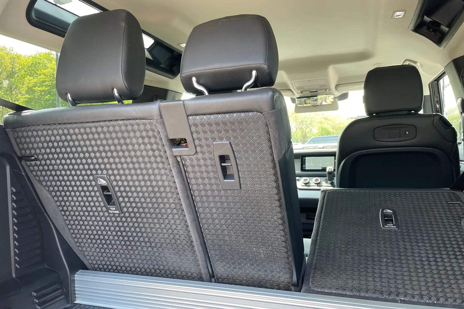 LAND ROVER DEFENDER thumbnail image number 36