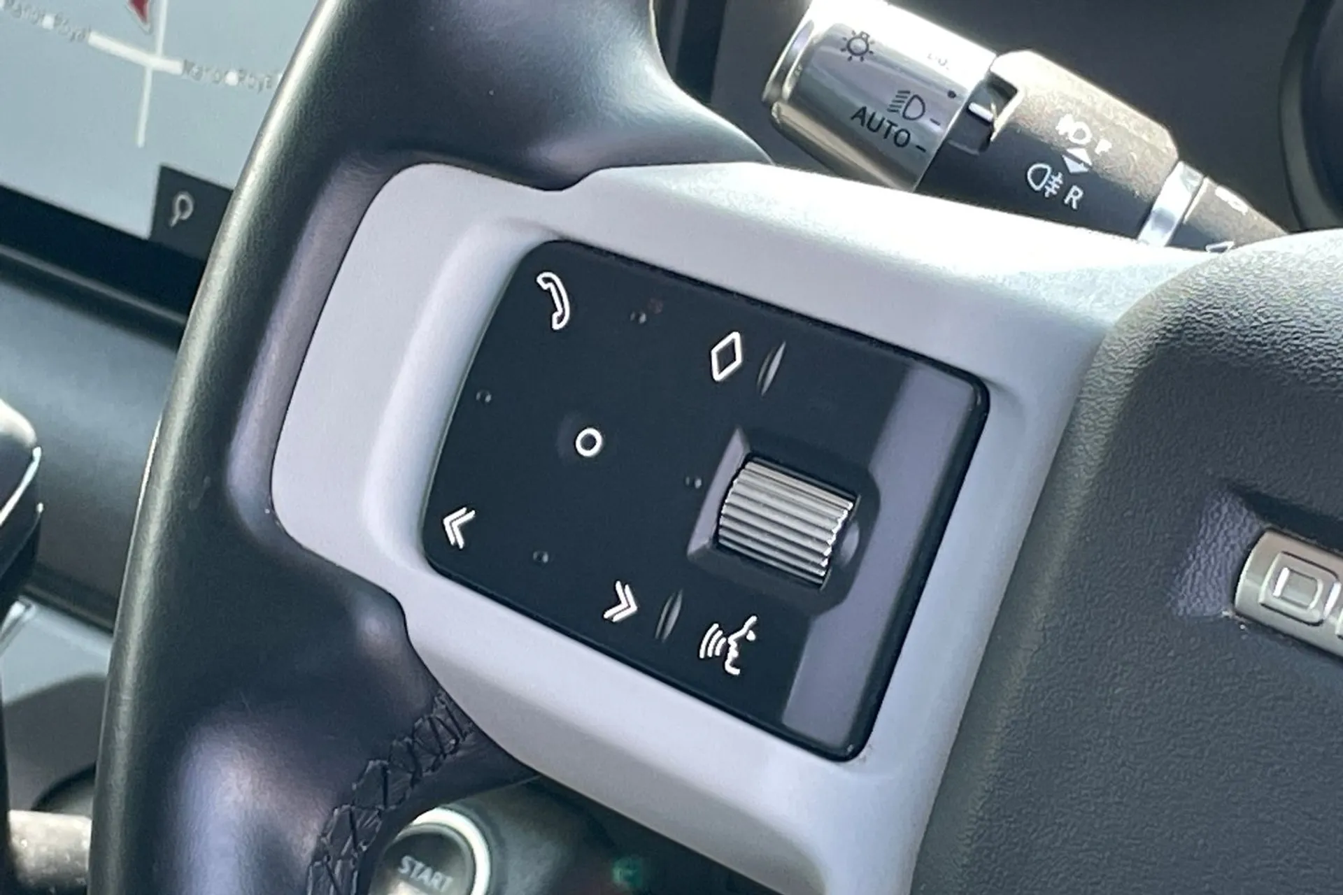 LAND ROVER DEFENDER thumbnail image number 53