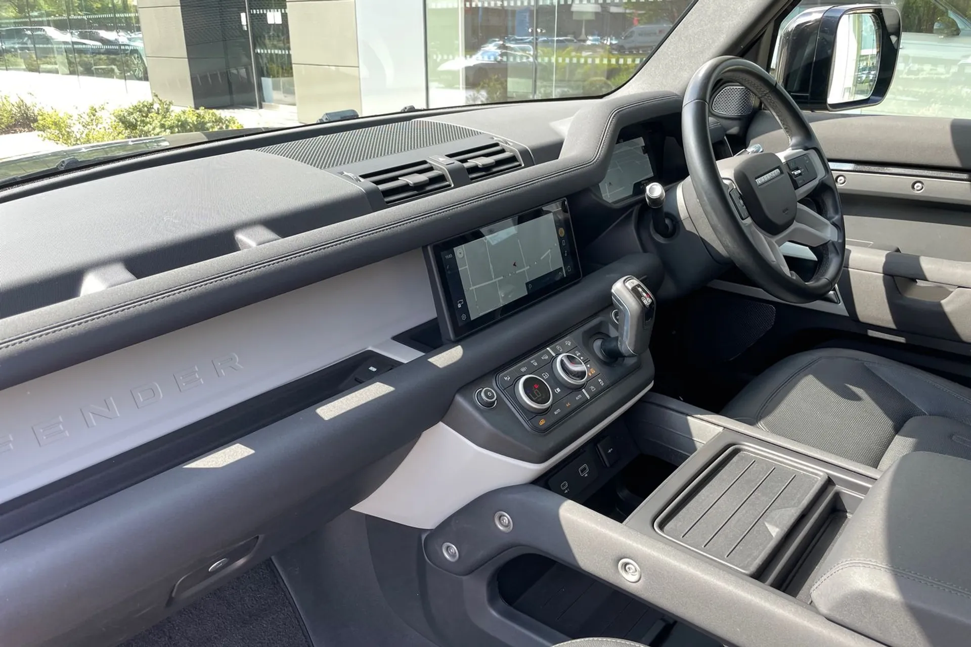 LAND ROVER DEFENDER thumbnail image number 51