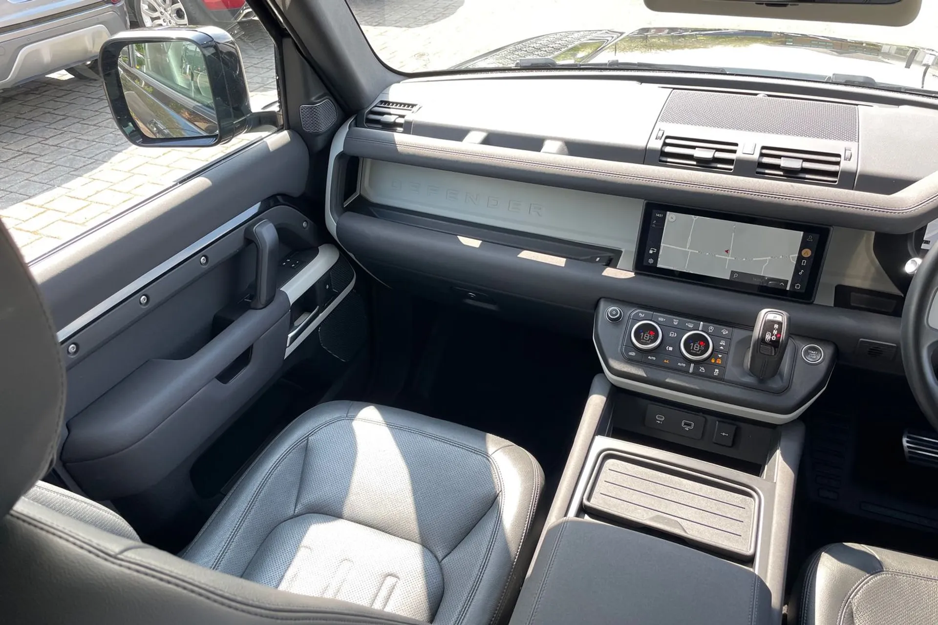 LAND ROVER DEFENDER thumbnail image number 21