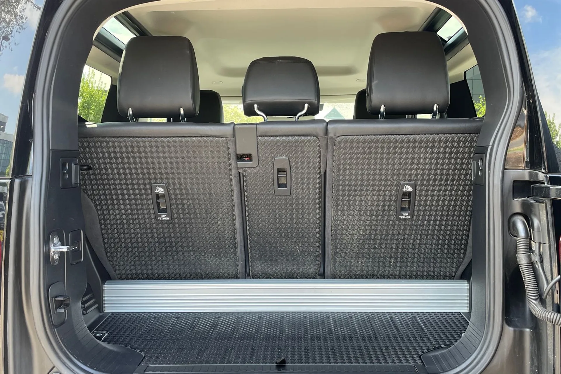 LAND ROVER DEFENDER thumbnail image number 34