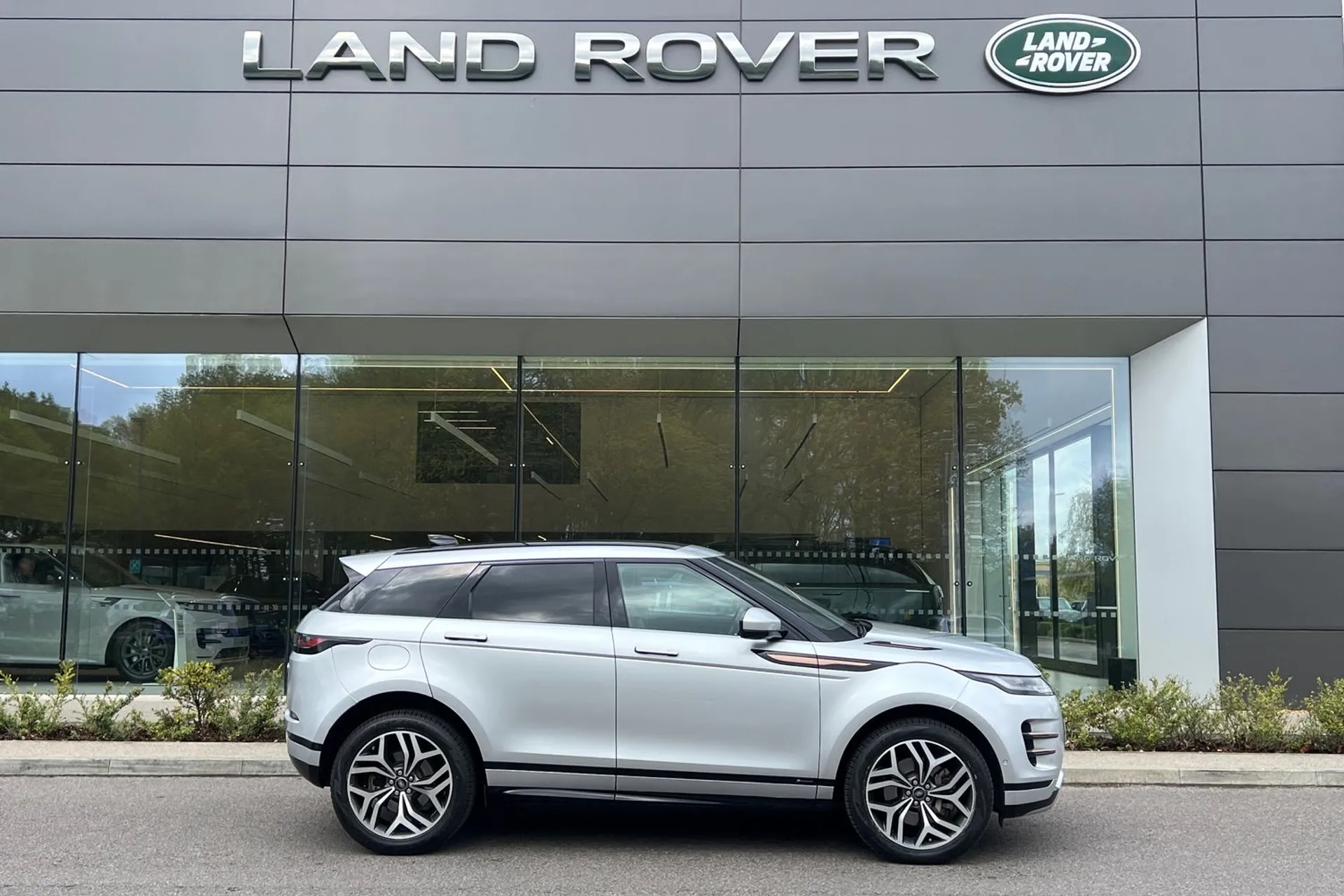LAND ROVER RANGE ROVER EVOQUE thumbnail image number 2