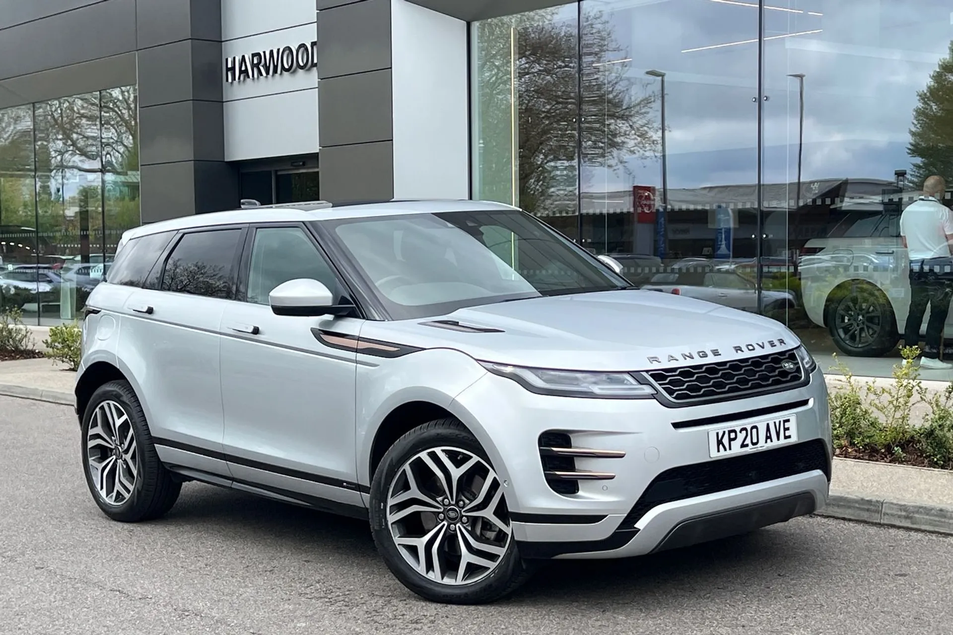LAND ROVER RANGE ROVER EVOQUE focused image