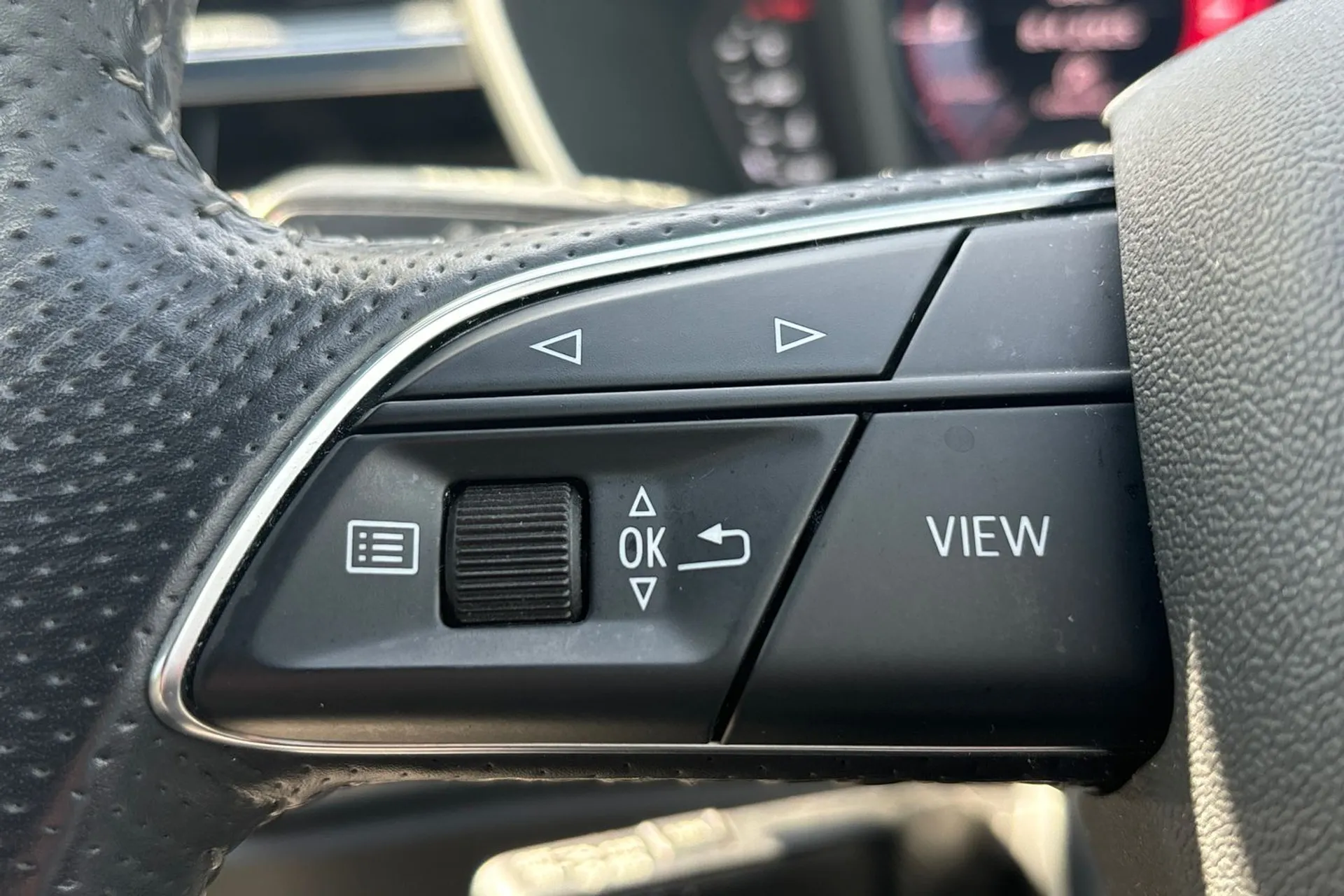 Audi Q3 thumbnail image number 36