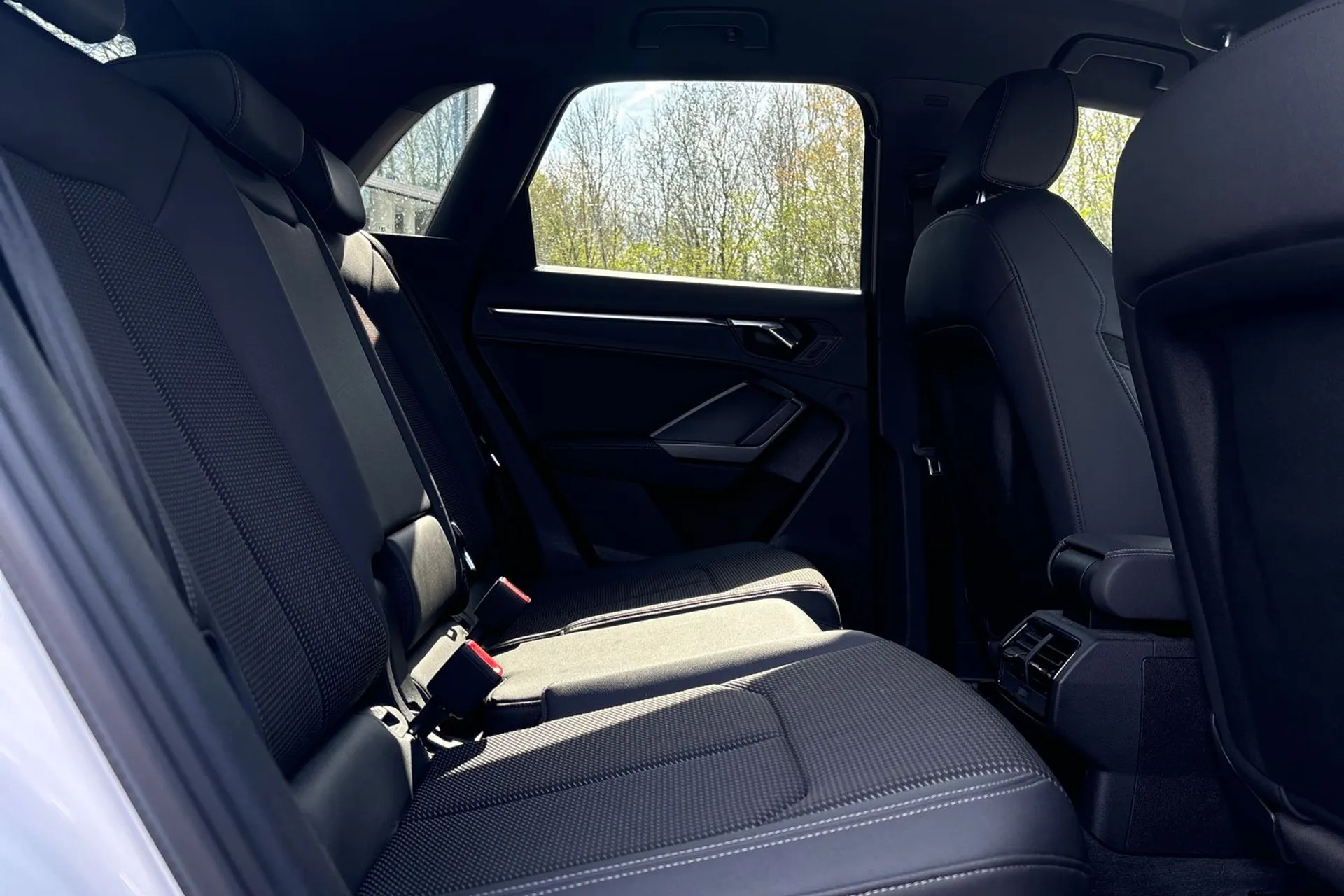 Audi Q3 thumbnail image number 21