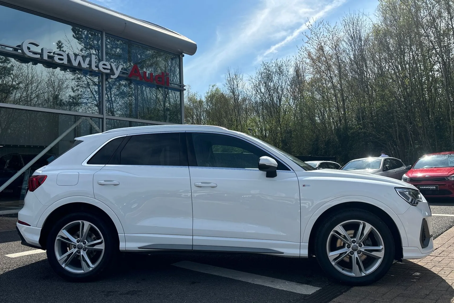 Audi Q3 thumbnail image number 2