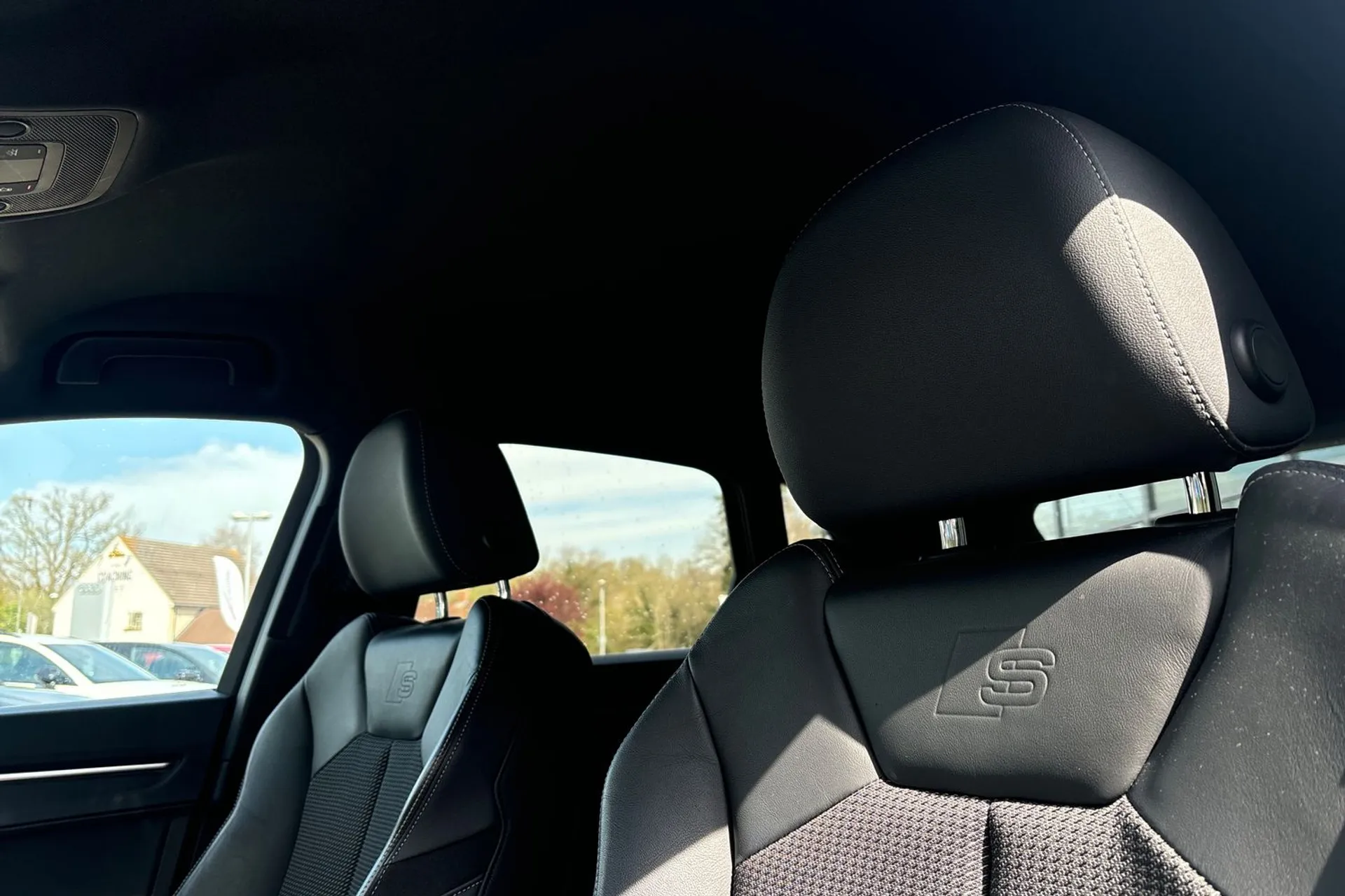 Audi Q3 thumbnail image number 28