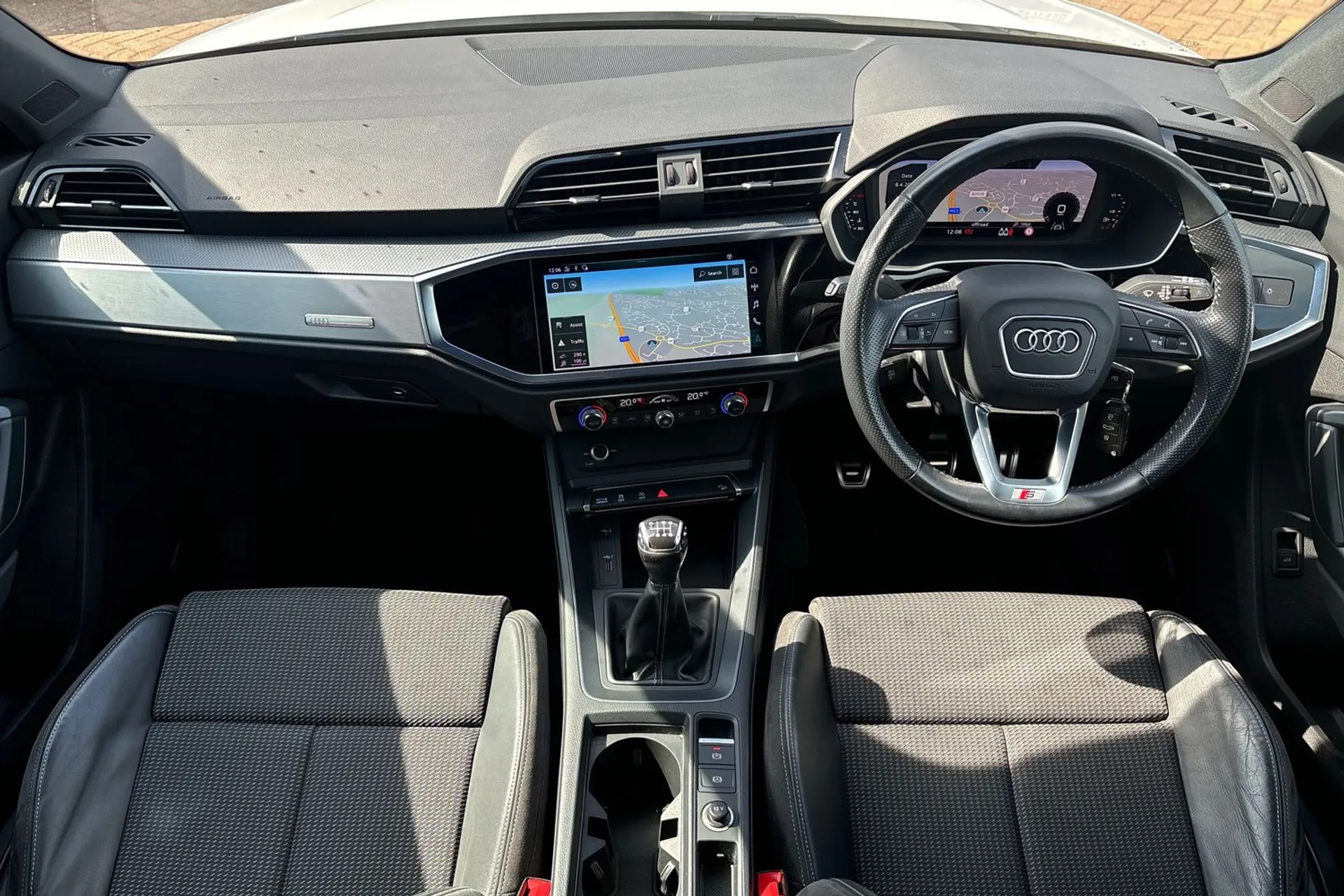 Audi Q3 thumbnail image number 31
