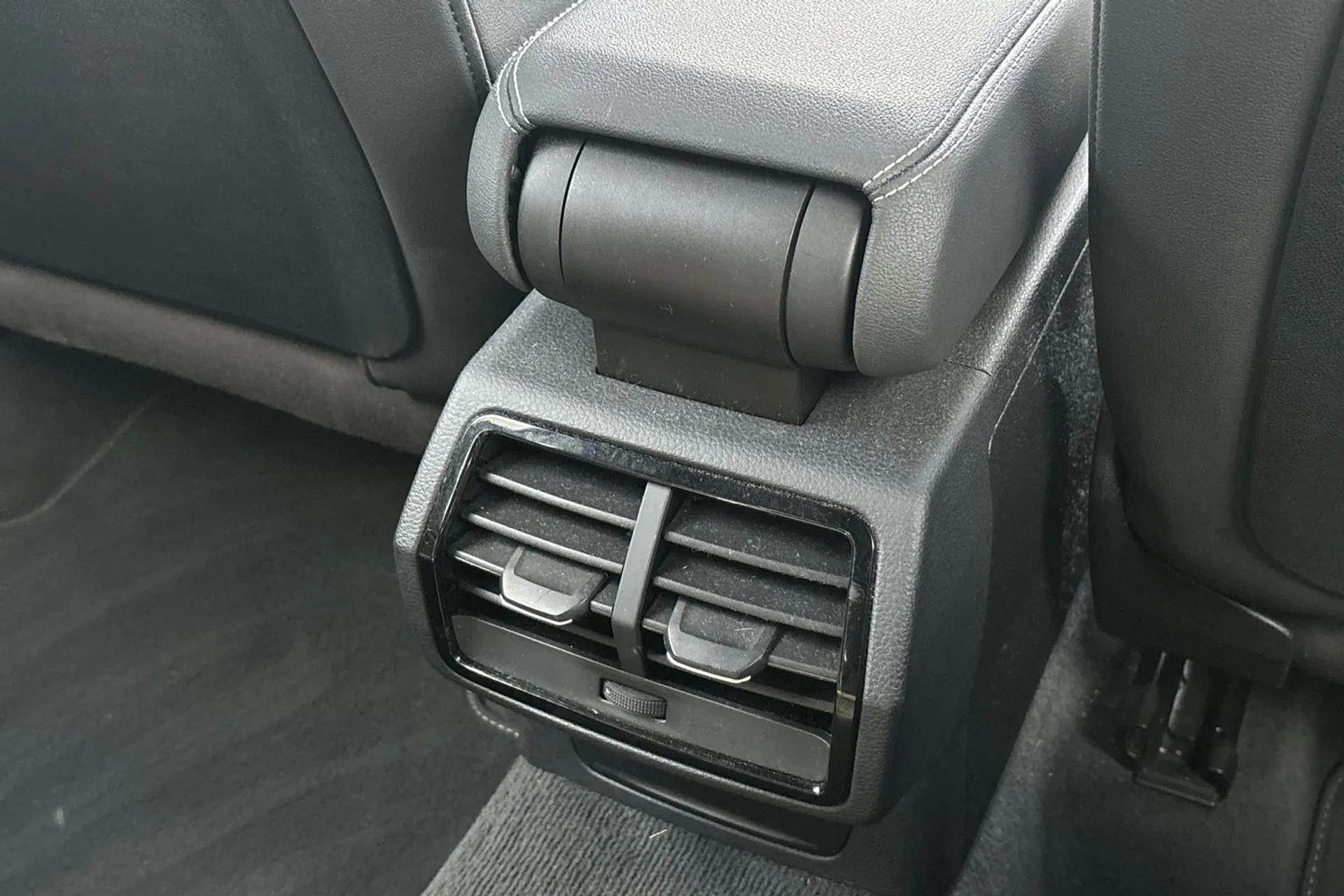 Audi Q3 thumbnail image number 46