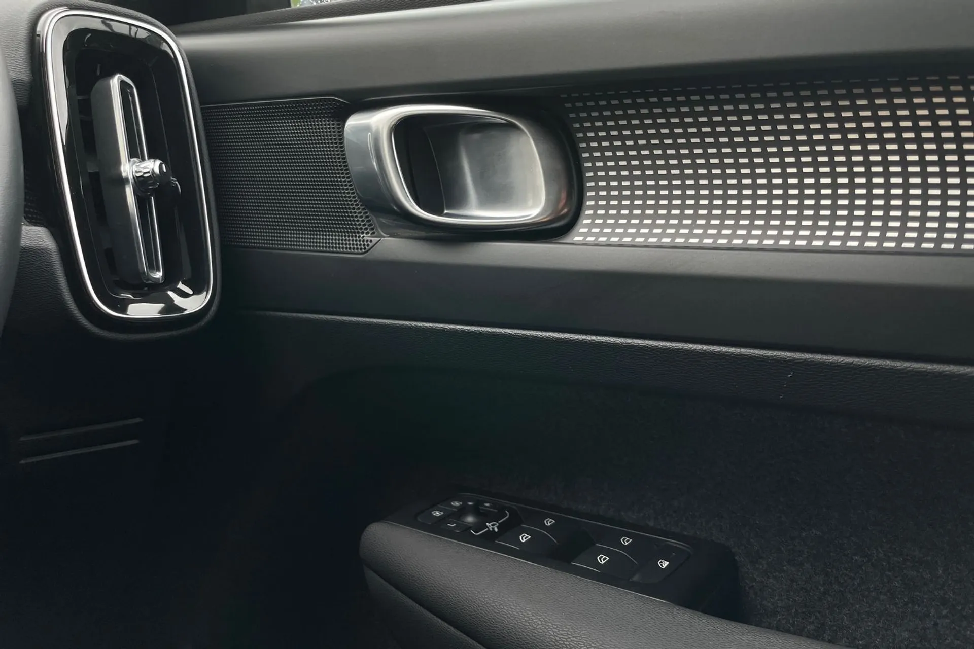 Volvo XC40 thumbnail image number 42