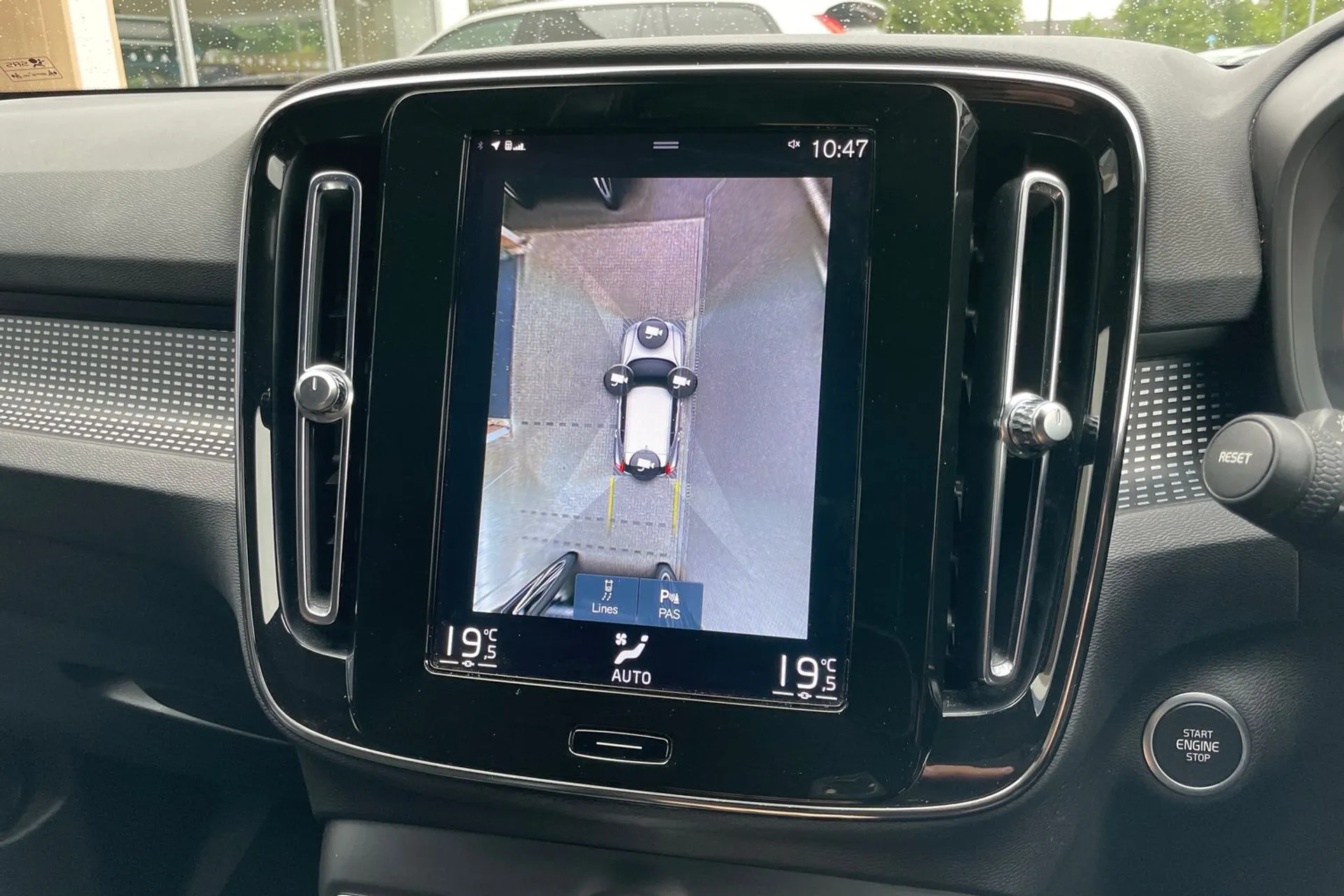 Volvo XC40 thumbnail image number 4