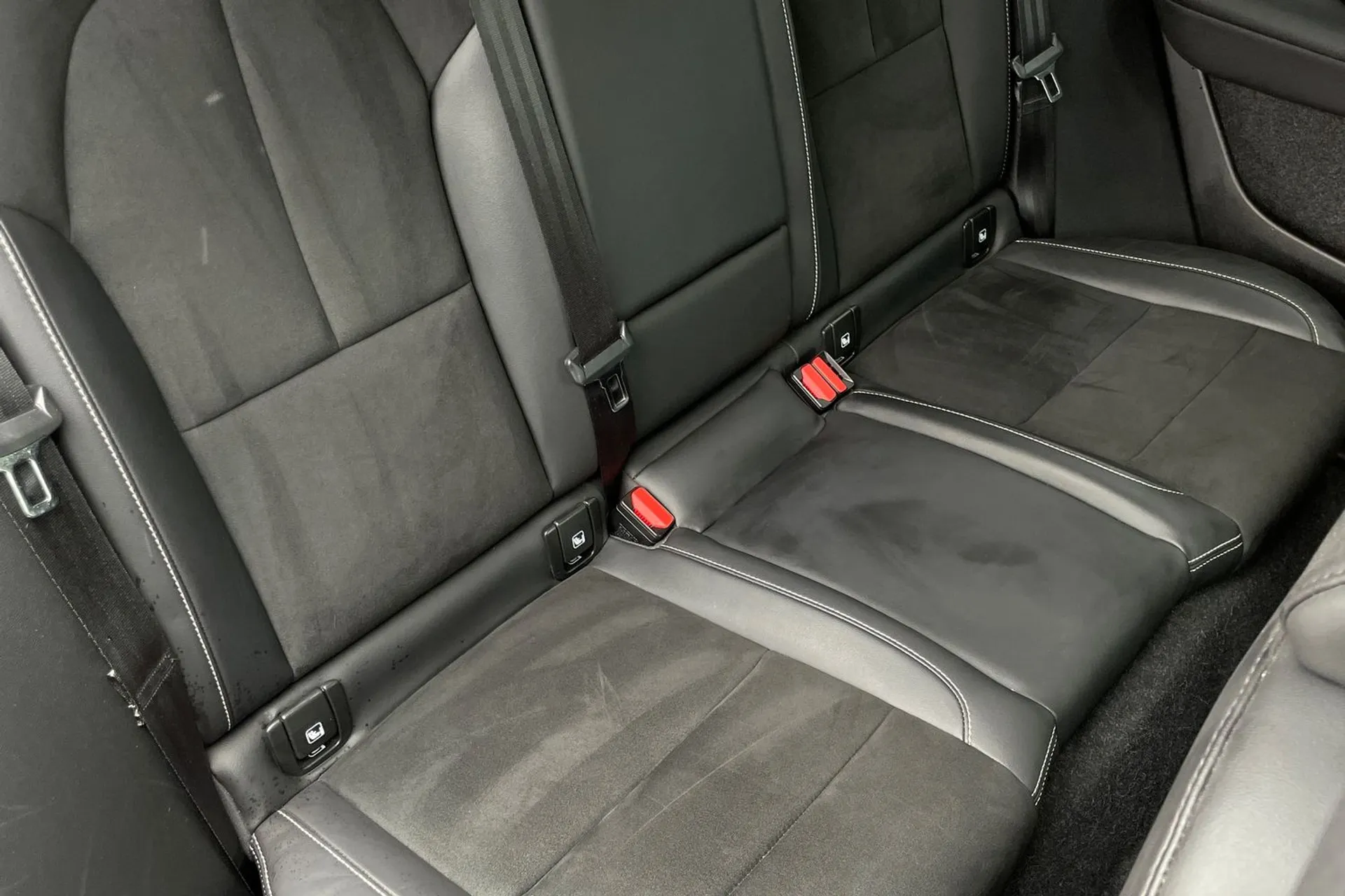Volvo XC40 thumbnail image number 24