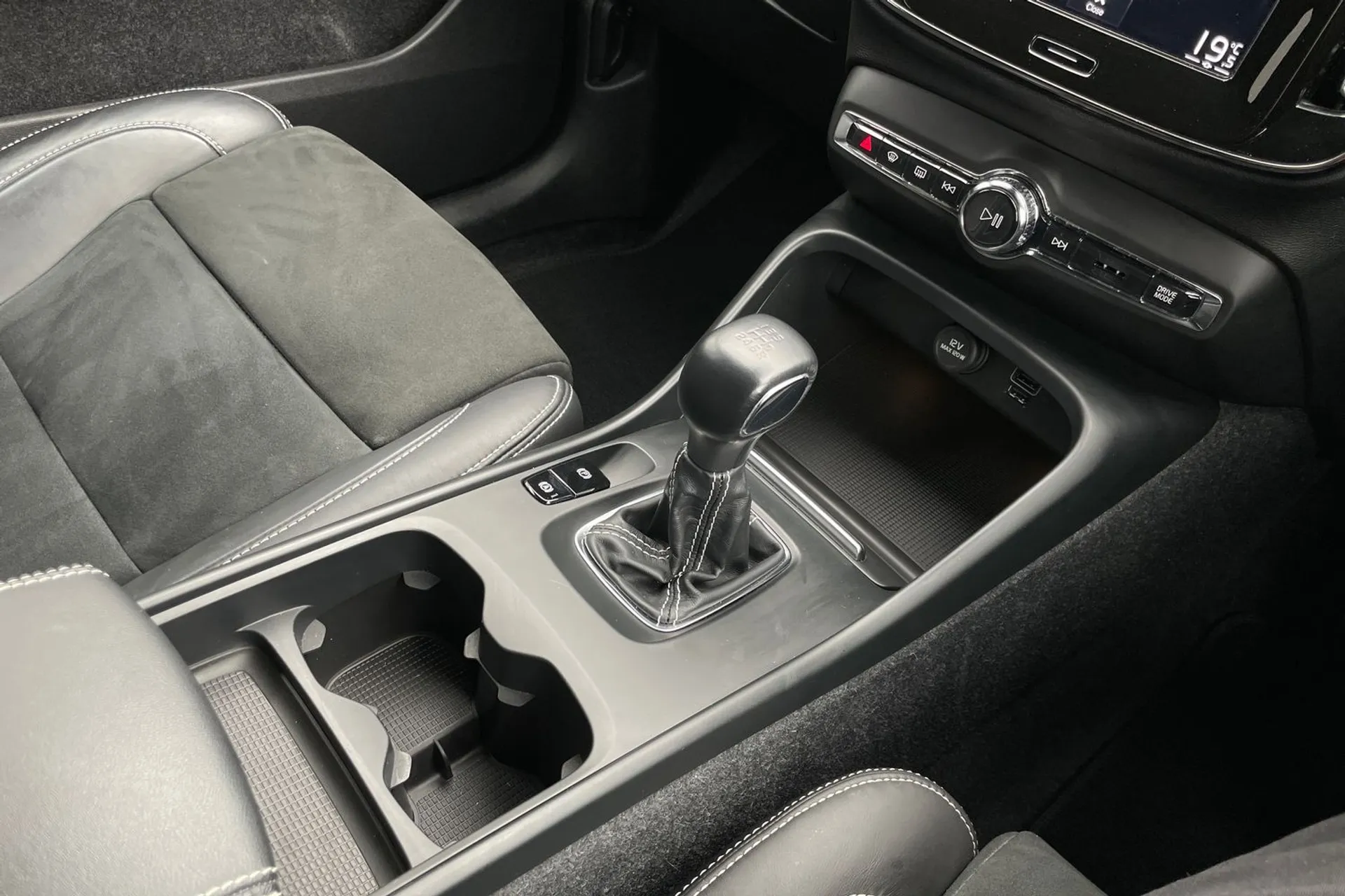 Volvo XC40 thumbnail image number 43