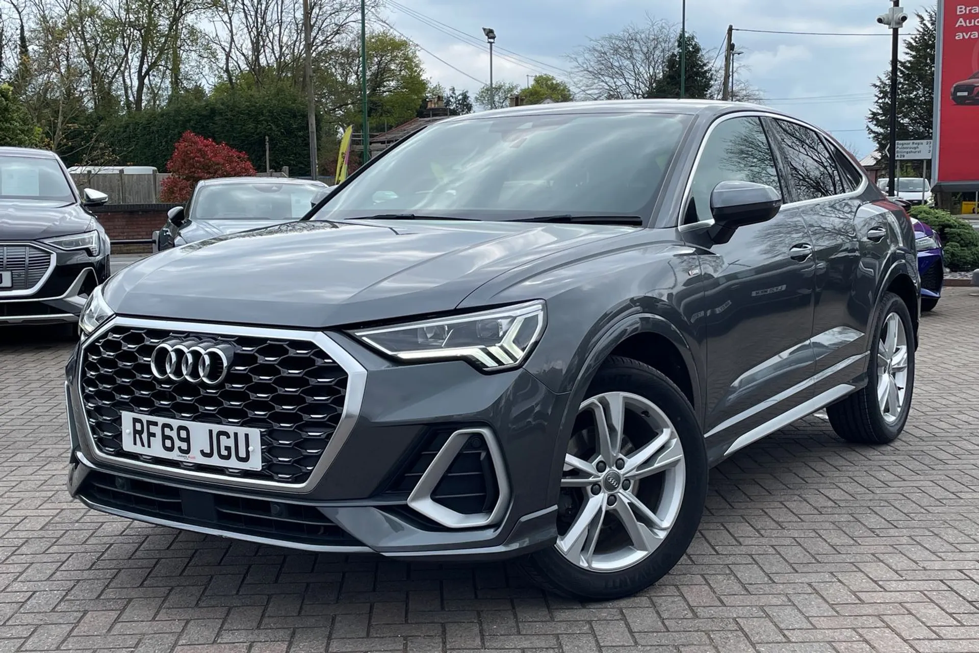 Audi Q3 thumbnail image number 22