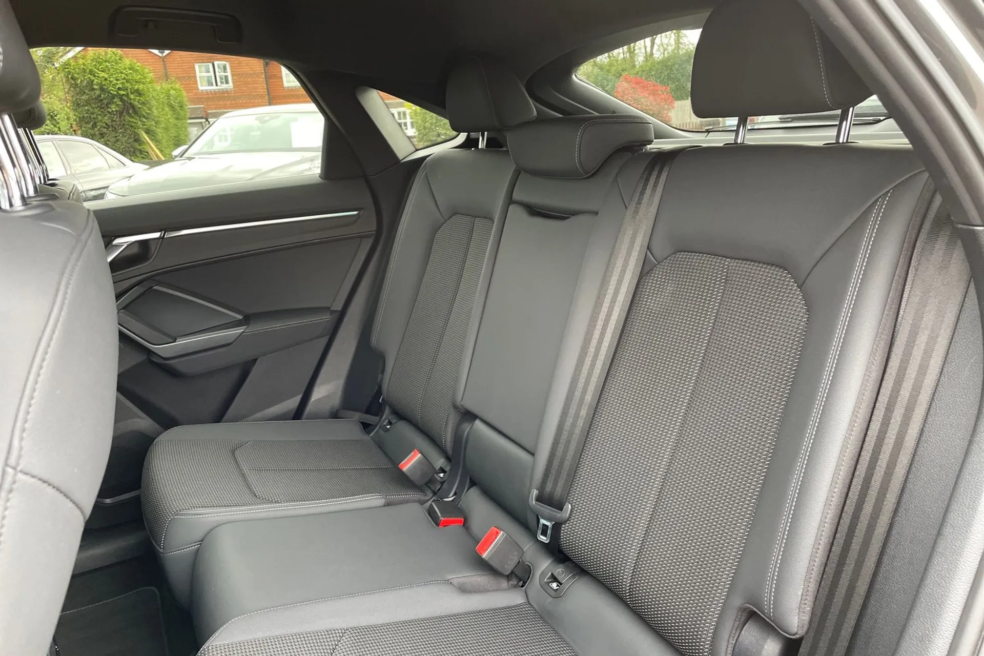 Audi Q3 thumbnail image number 37