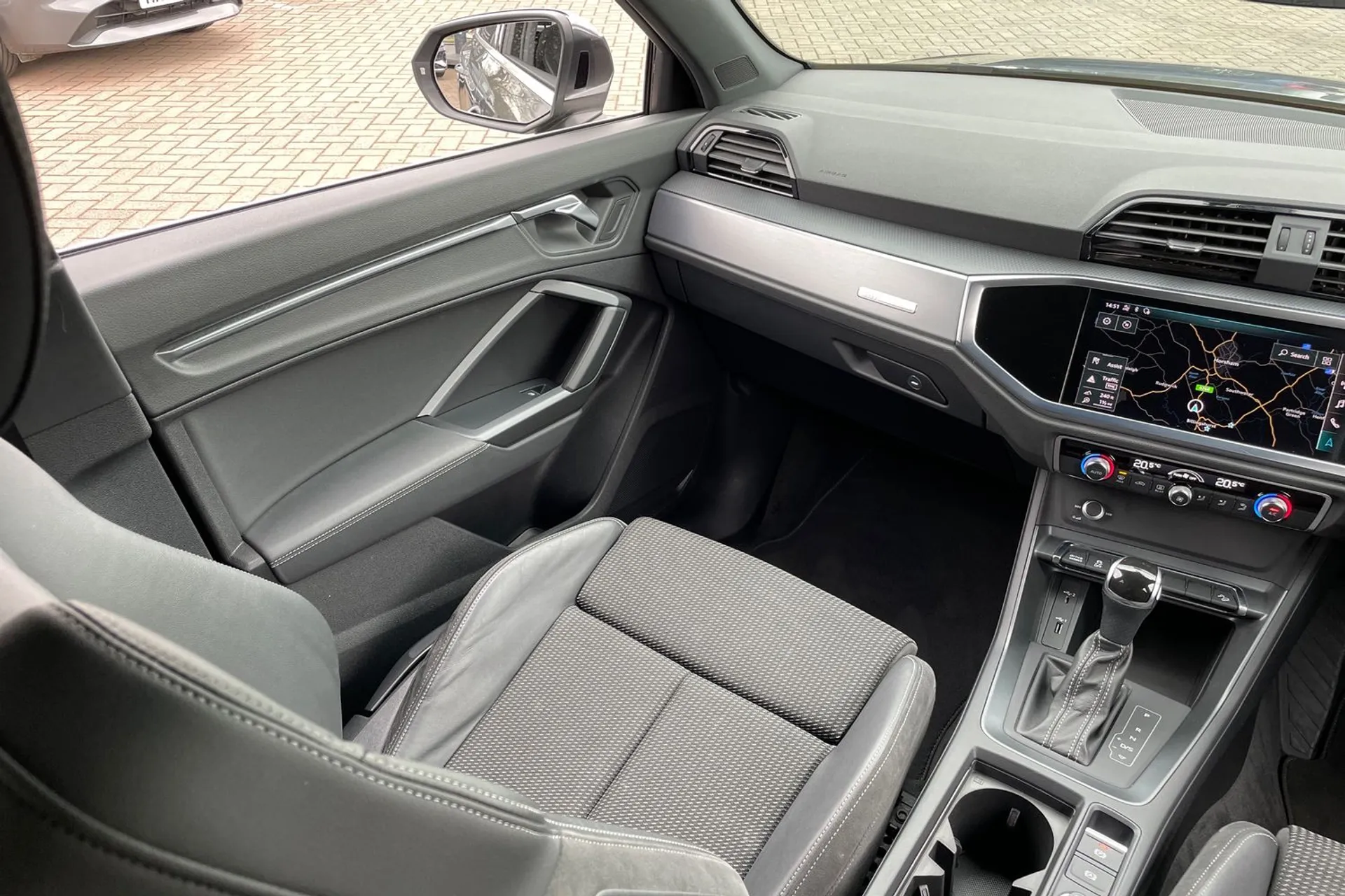 Audi Q3 thumbnail image number 38