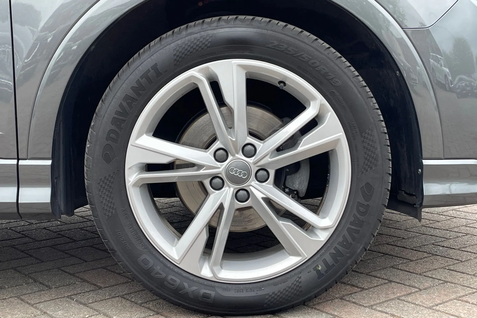 Audi Q3 thumbnail image number 8