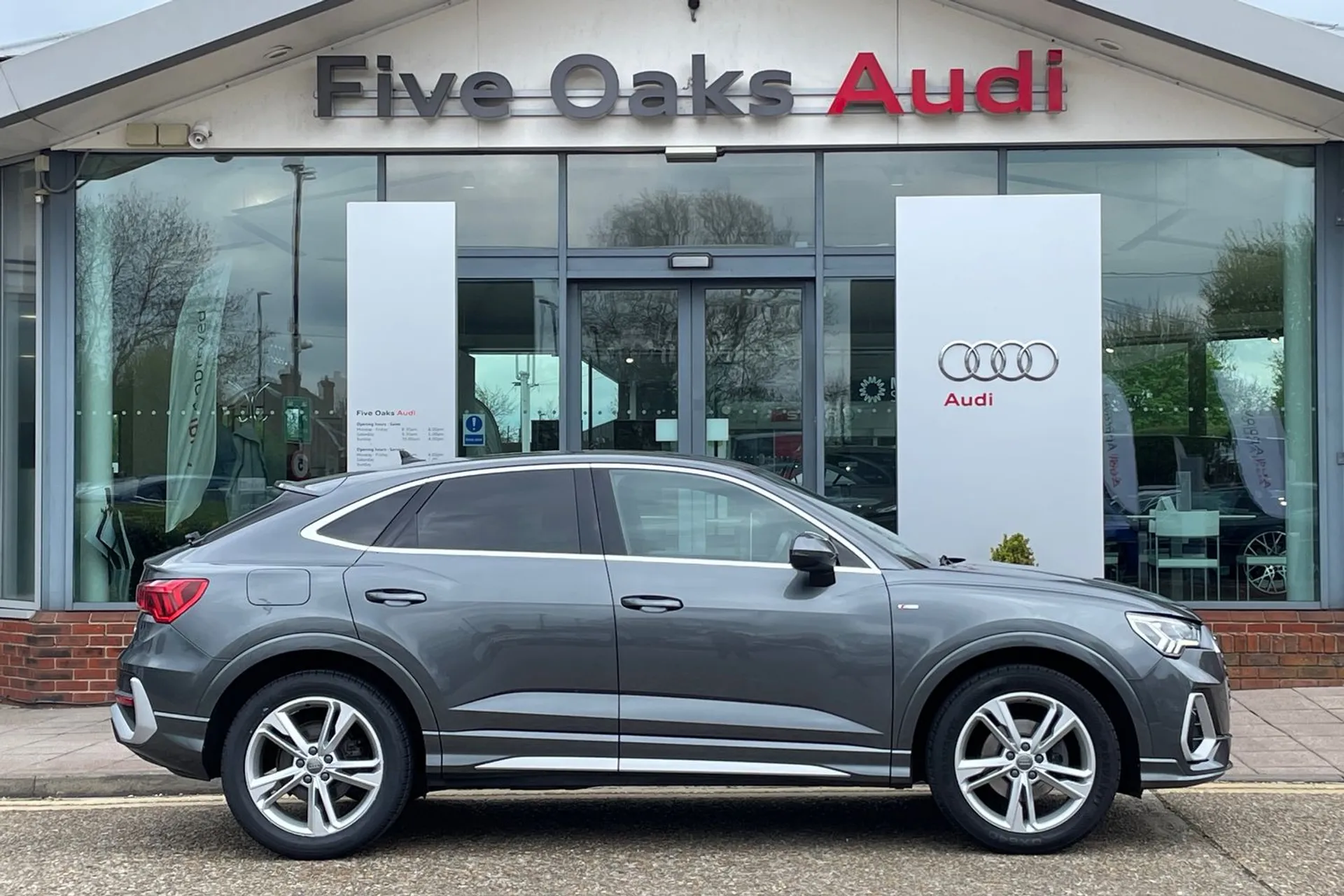 Audi Q3 thumbnail image number 2