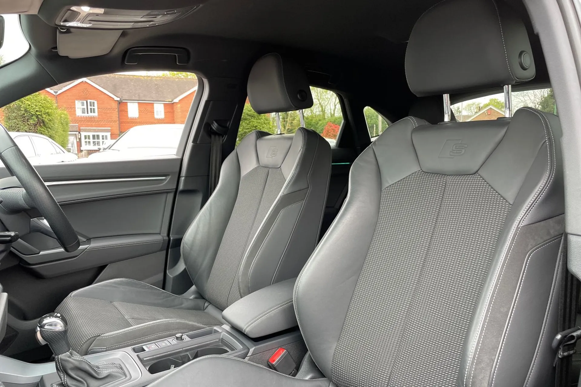 Audi Q3 thumbnail image number 36