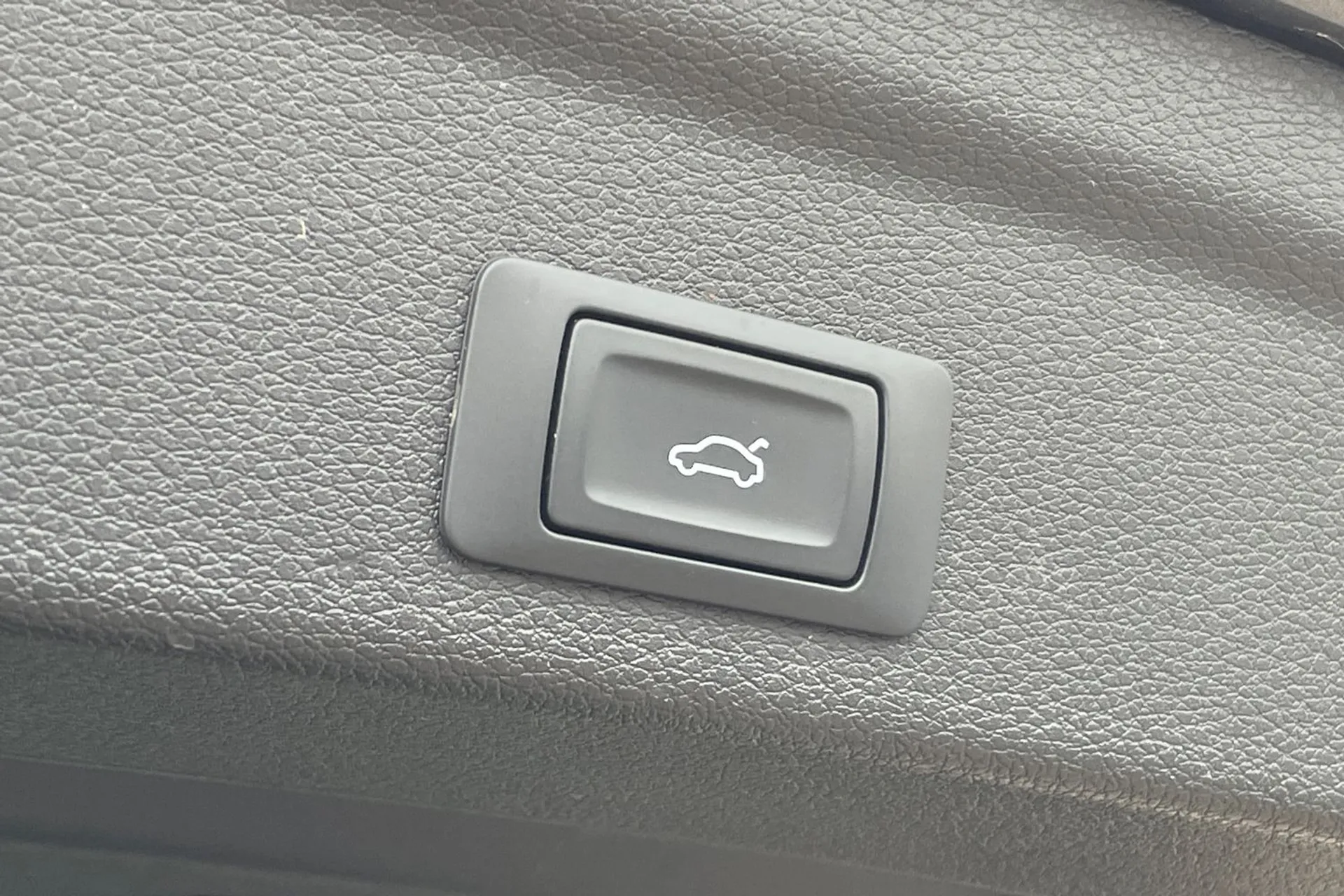 Audi Q3 thumbnail image number 20
