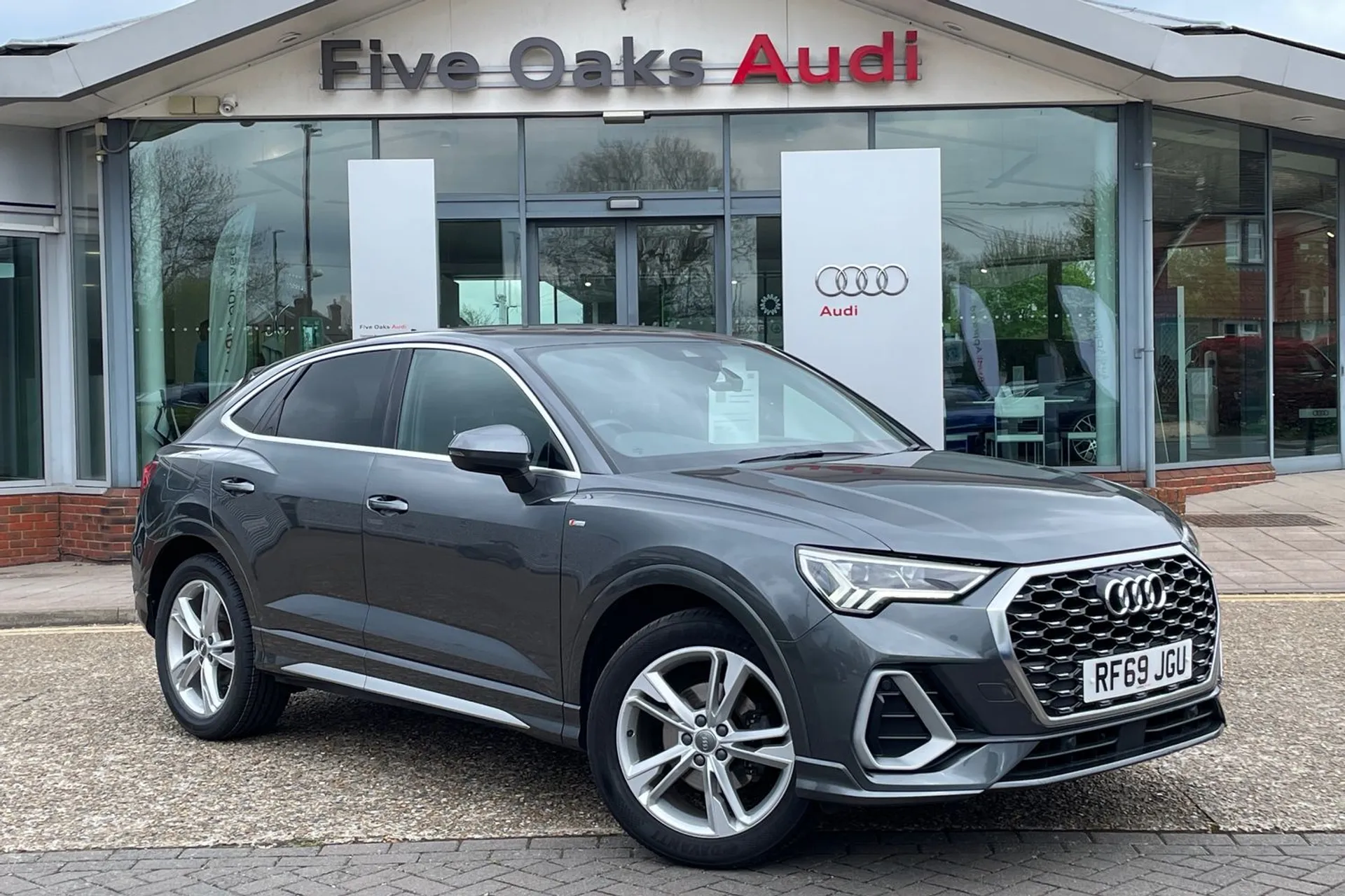 Audi Q3 focused image