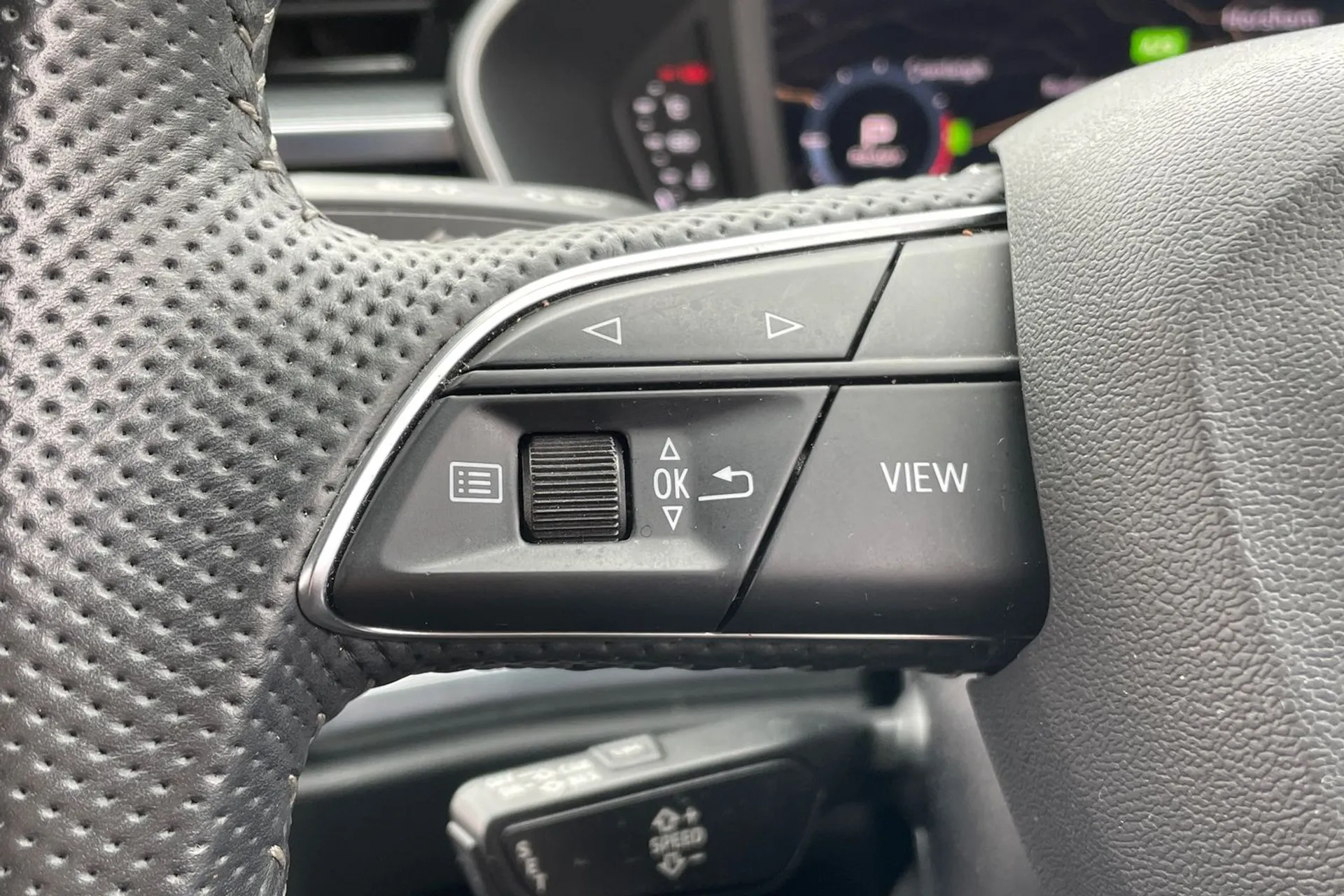Audi Q3 thumbnail image number 17