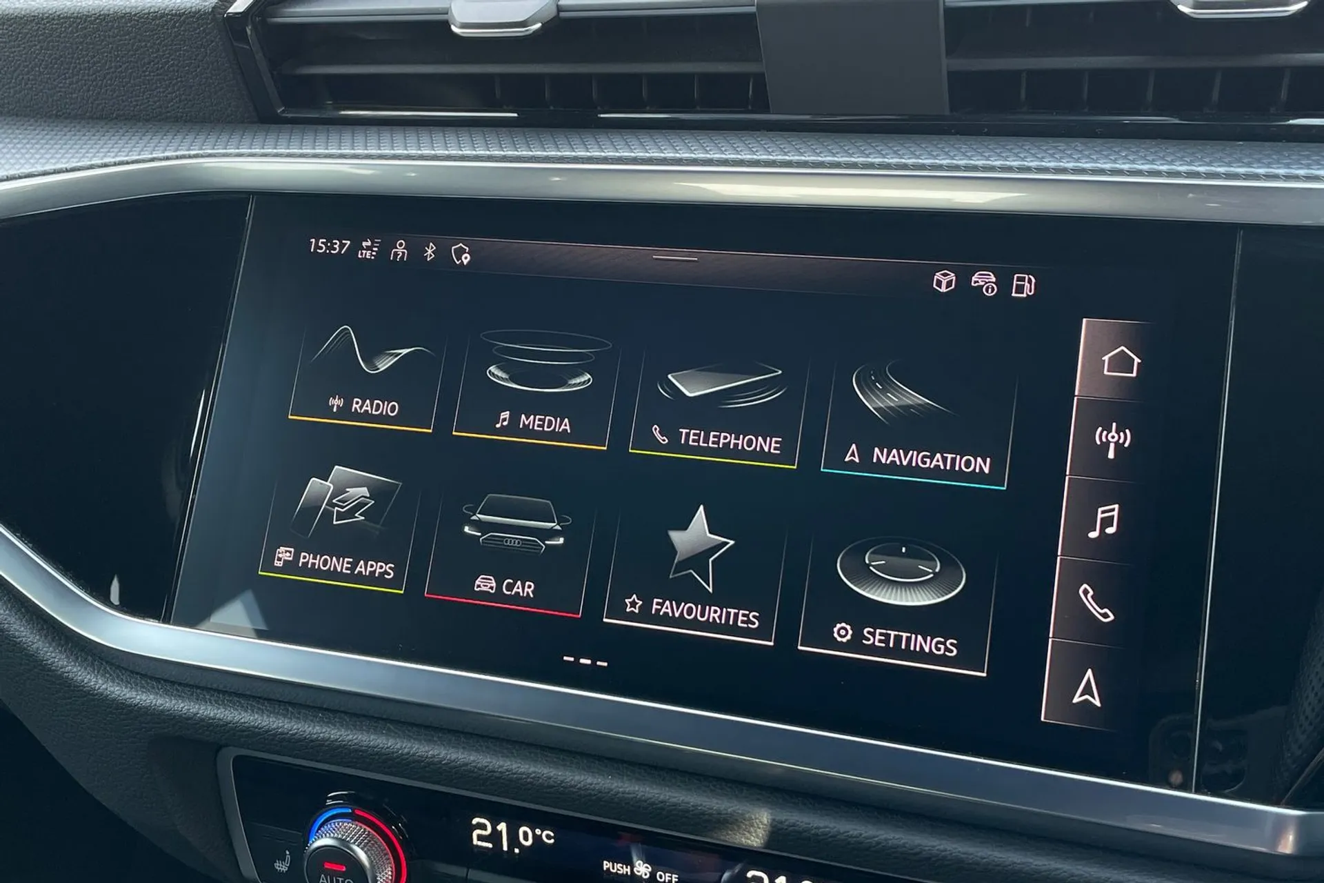 Audi Q3 thumbnail image number 23