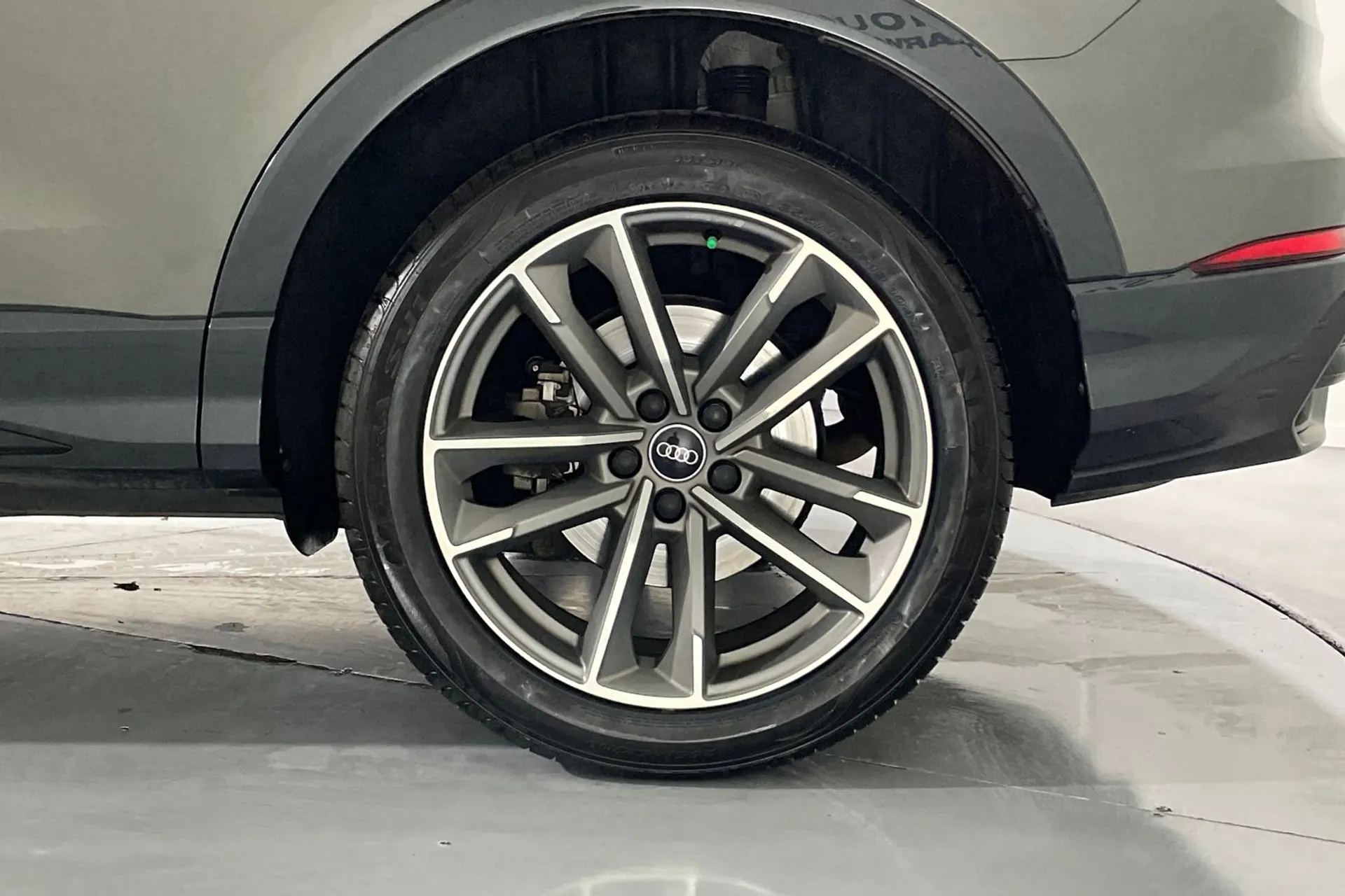 Audi Q3 thumbnail image number 12