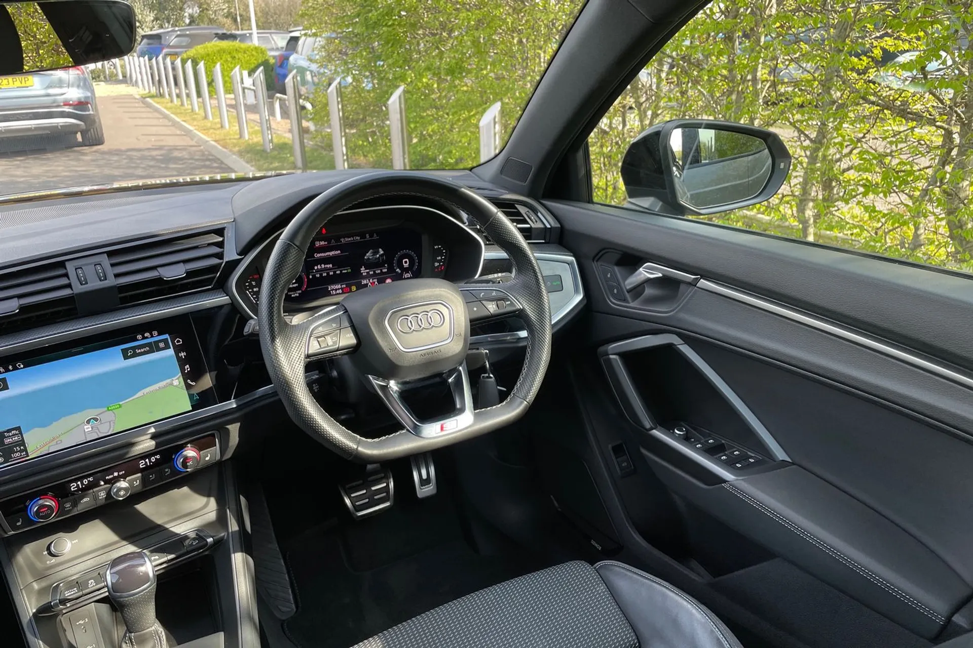 Audi Q3 thumbnail image number 38