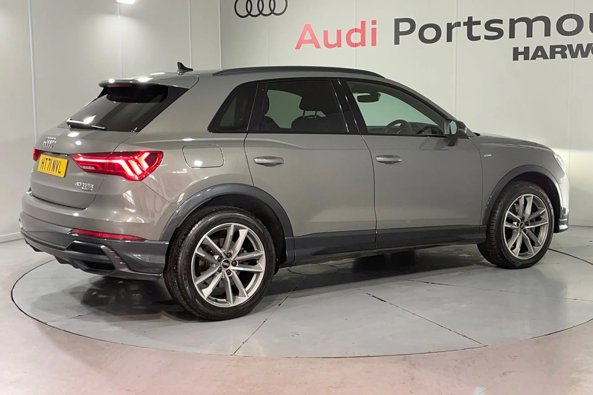 Audi Q3 thumbnail image number 10