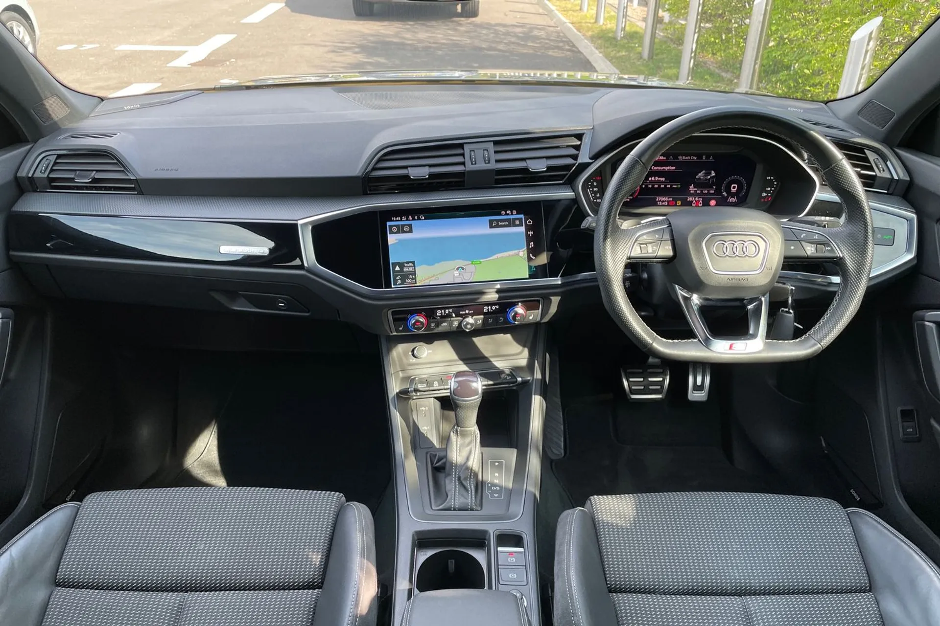 Audi Q3 thumbnail image number 3