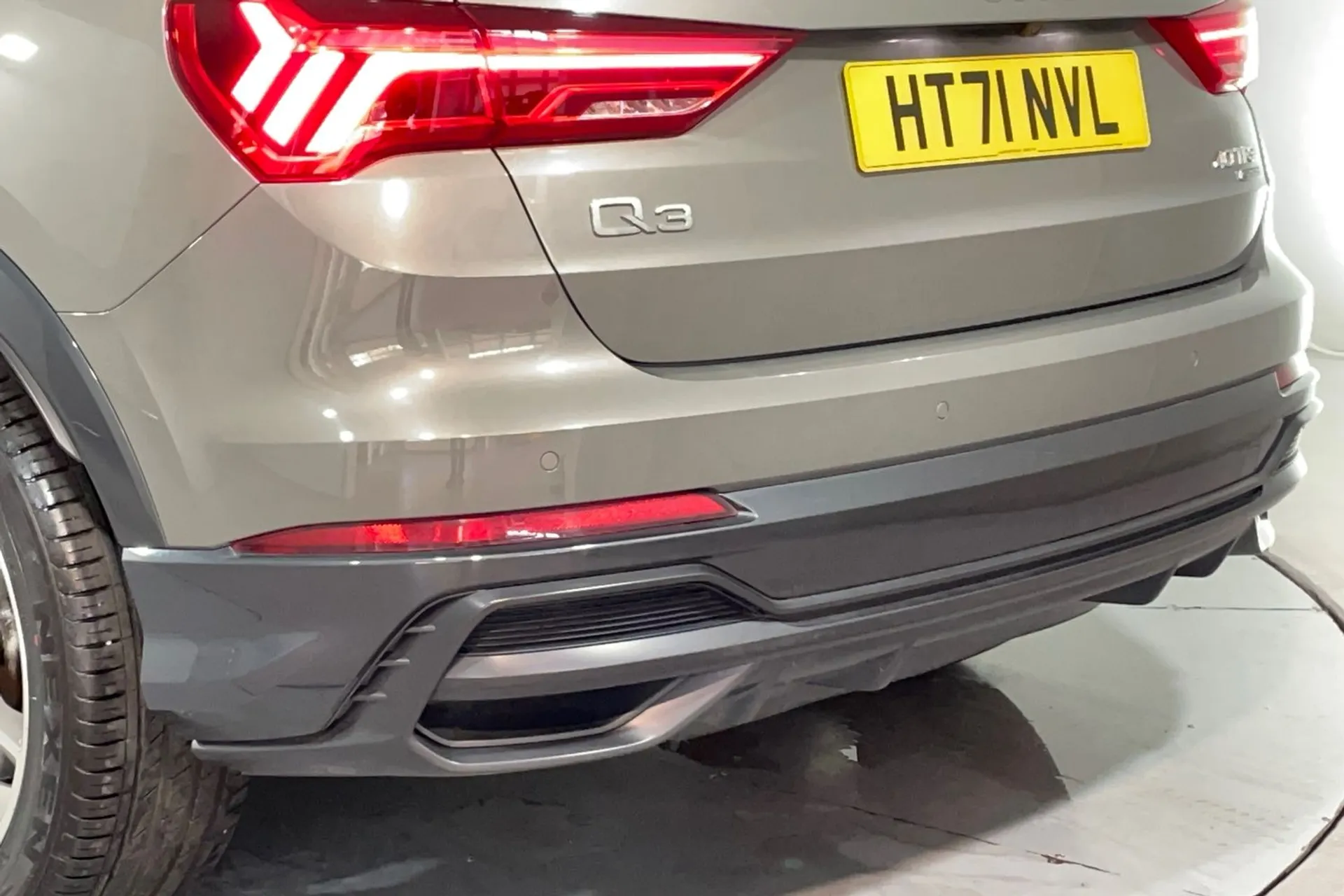Audi Q3 thumbnail image number 16