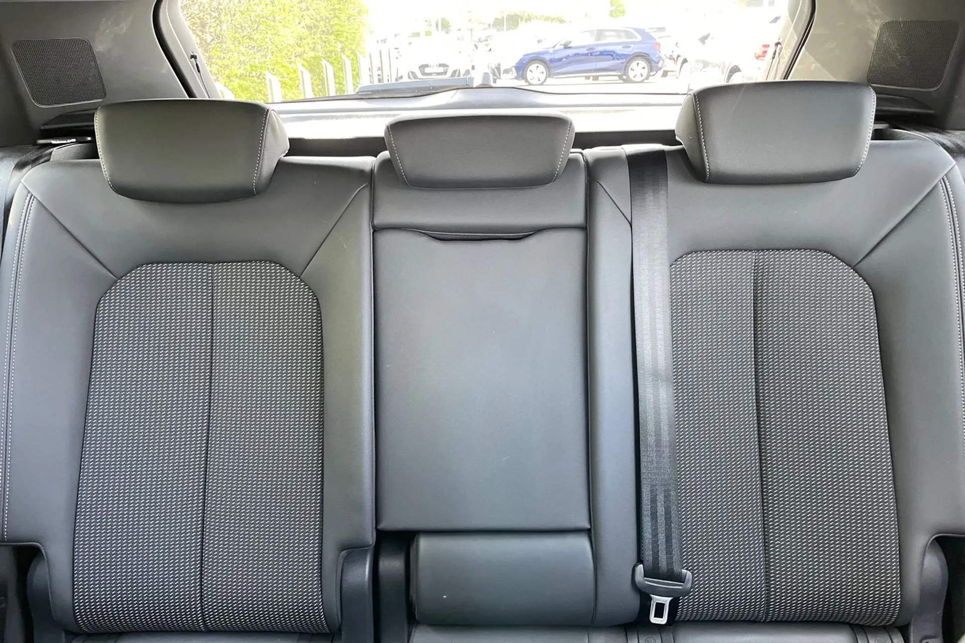Audi Q3 thumbnail image number 35