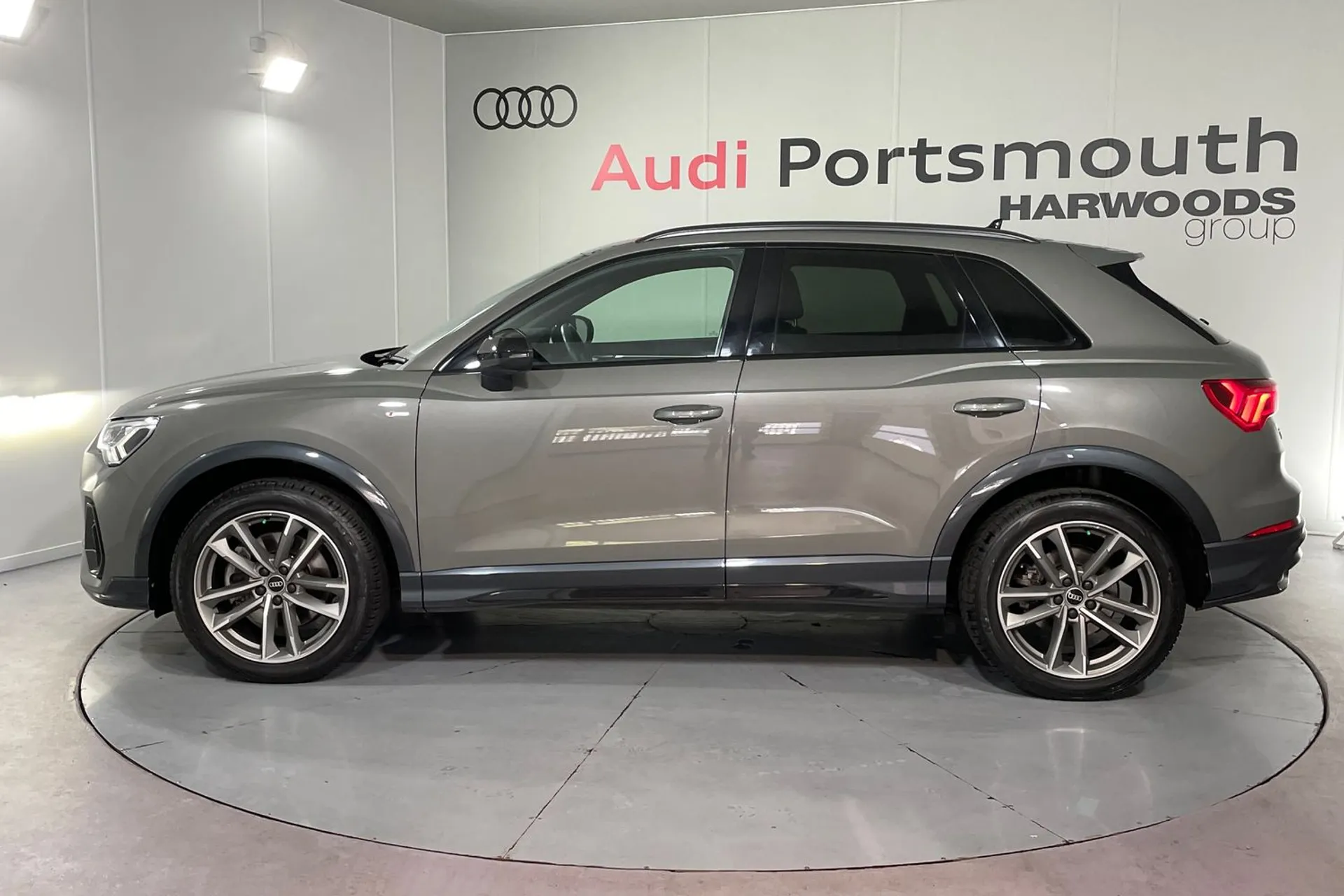 Audi Q3 thumbnail image number 11