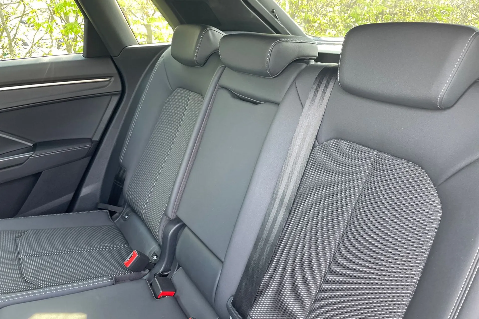 Audi Q3 thumbnail image number 32