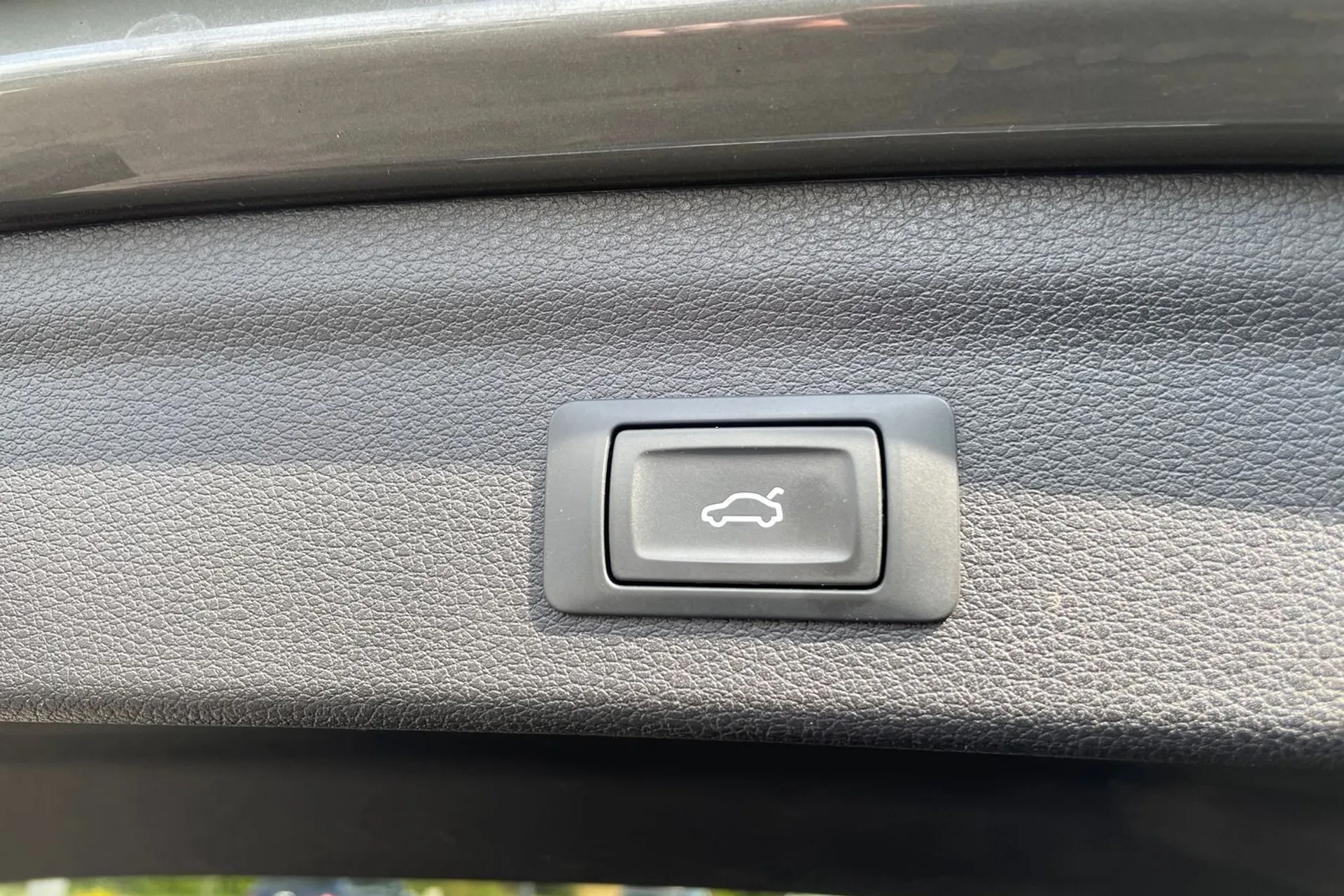 Audi Q3 thumbnail image number 19