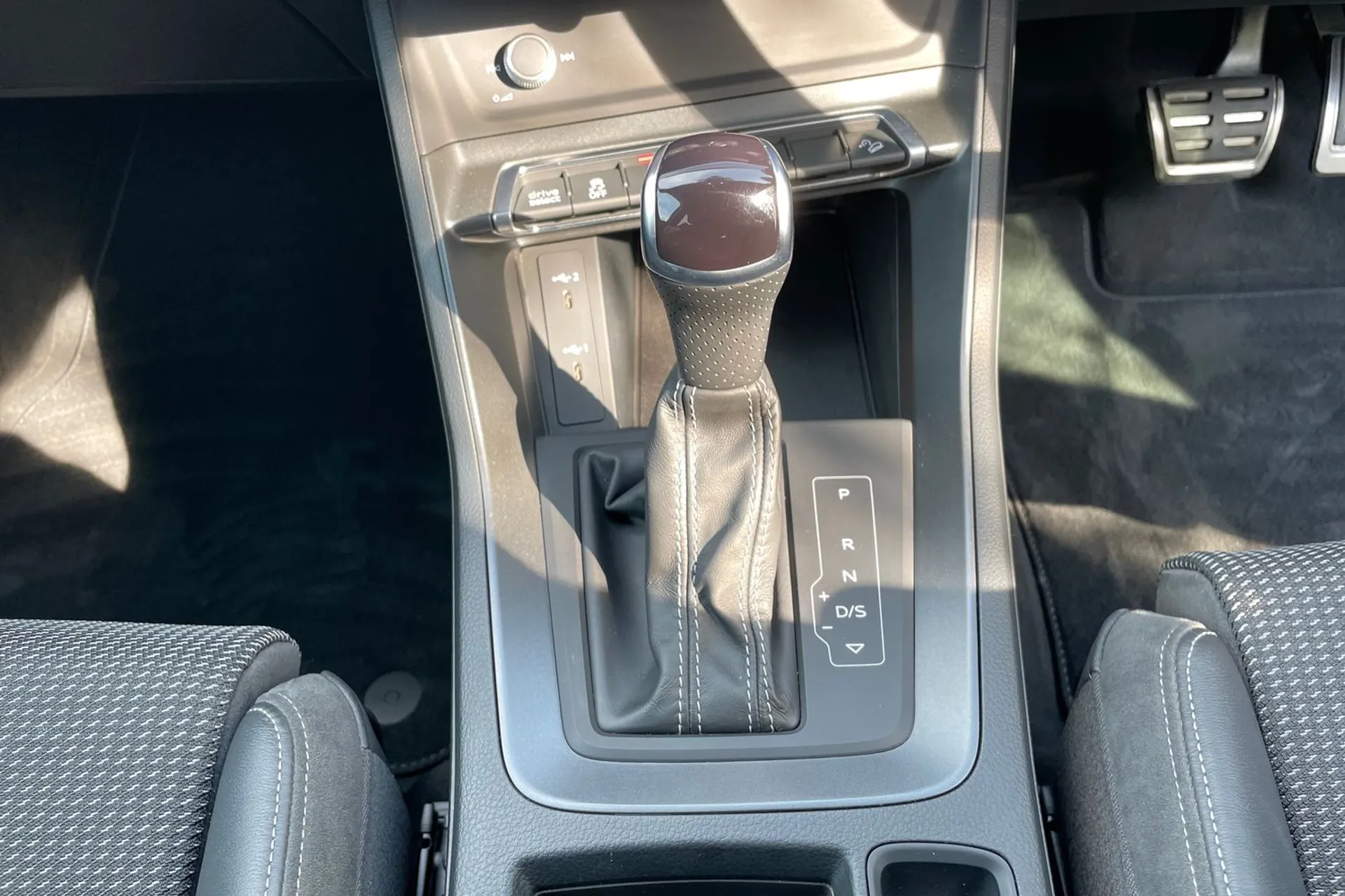 Audi Q3 thumbnail image number 40