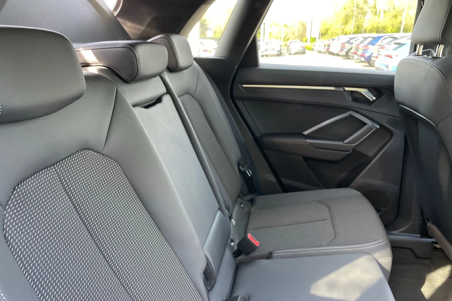 Audi Q3 thumbnail image number 21