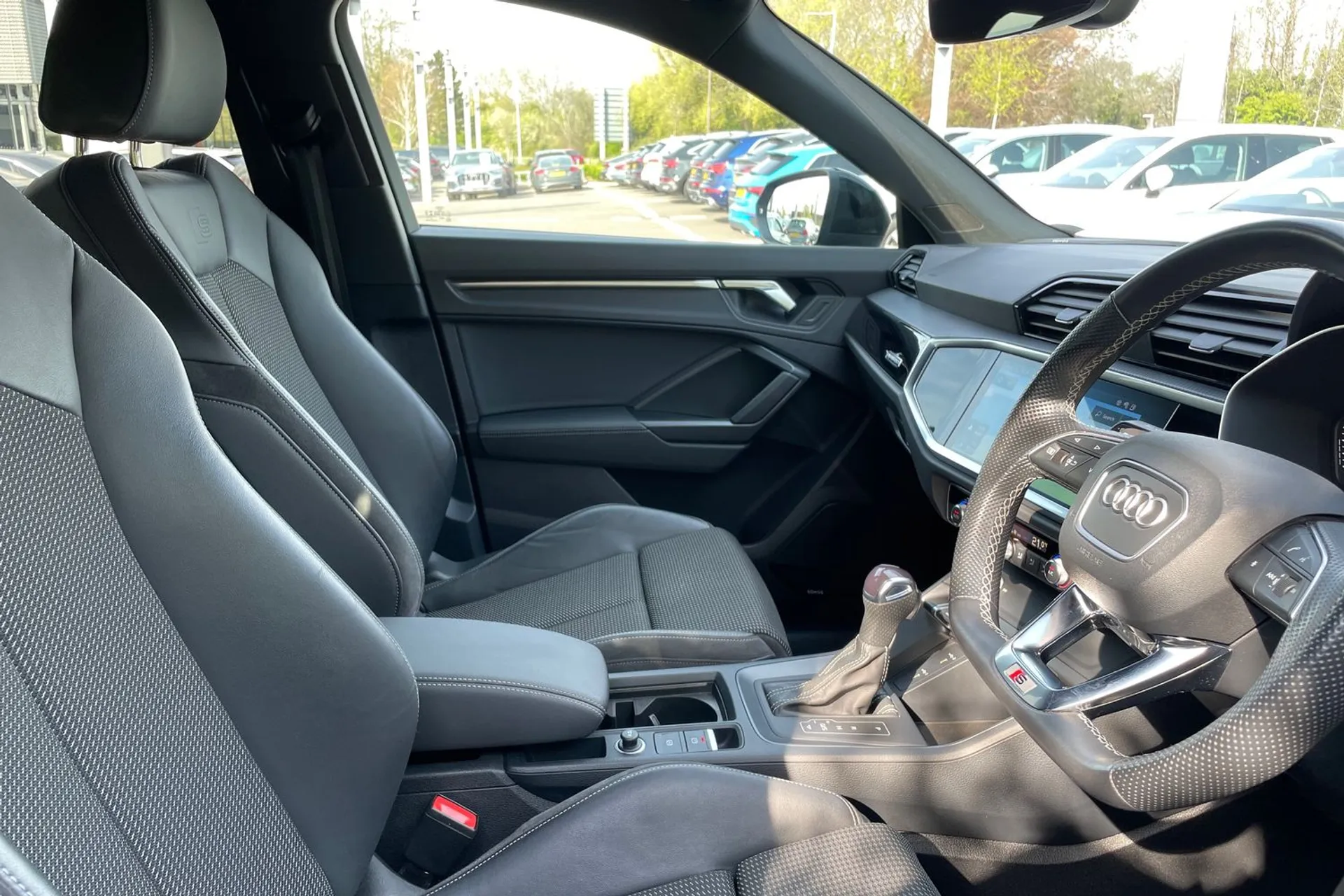 Audi Q3 thumbnail image number 24