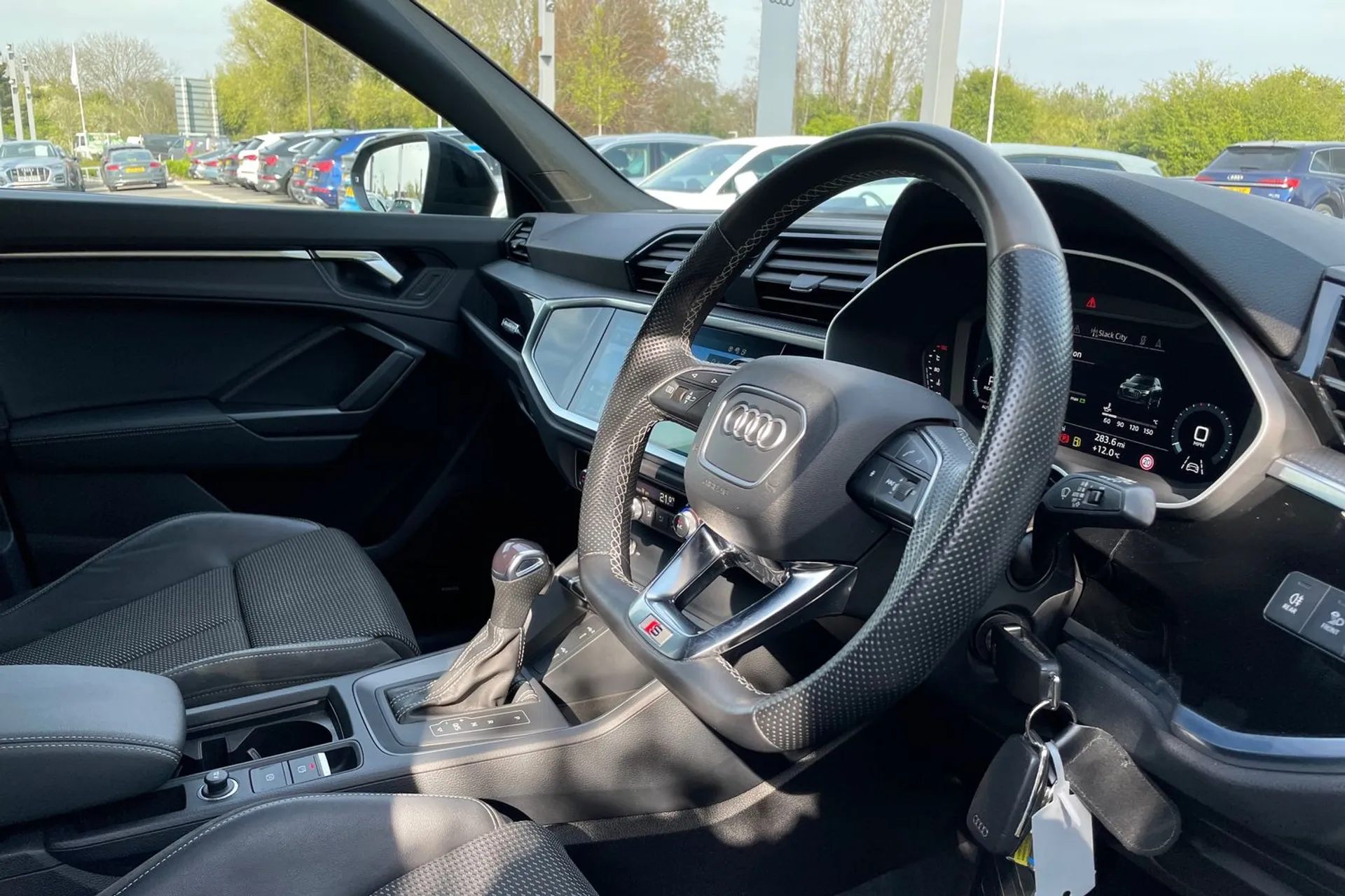 Audi Q3 thumbnail image number 26