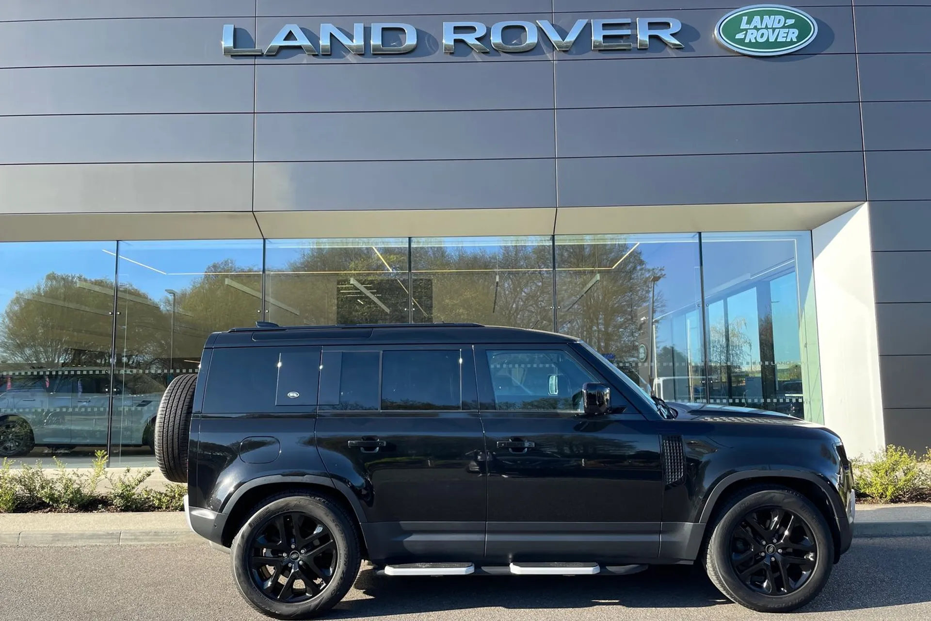 LAND ROVER DEFENDER thumbnail image number 2