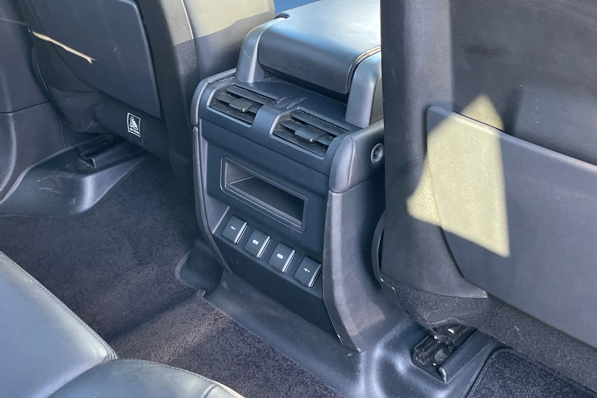 LAND ROVER DEFENDER thumbnail image number 34