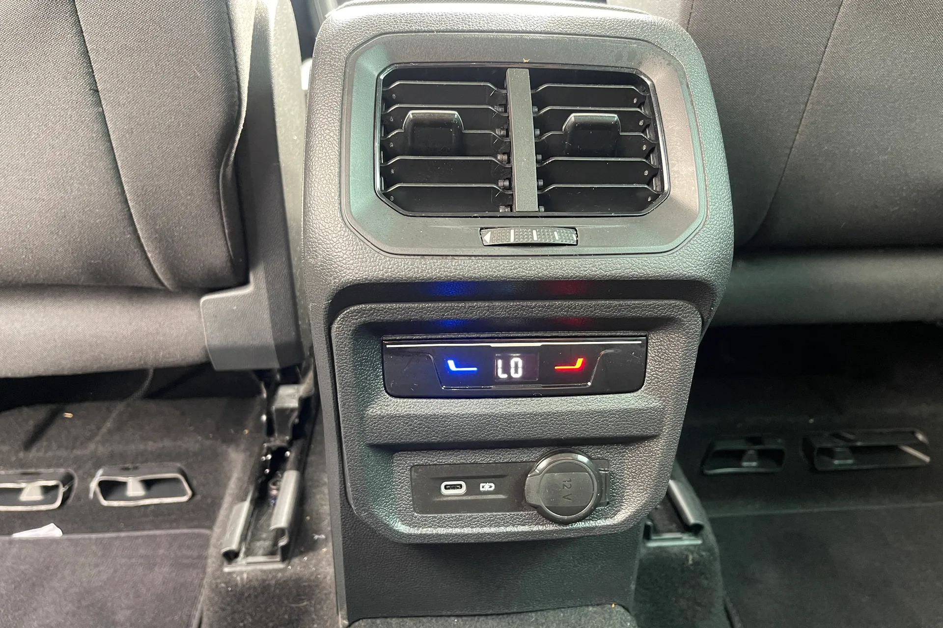 VOLKSWAGEN TIGUAN thumbnail image number 29