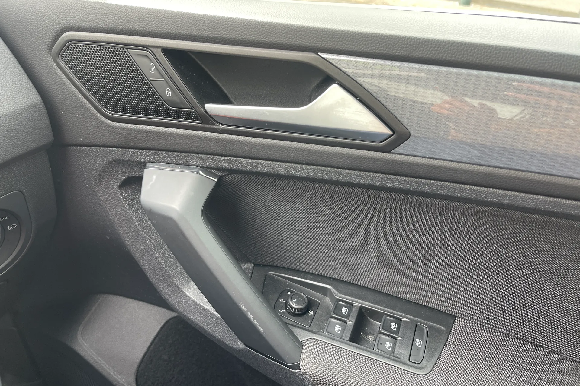 VOLKSWAGEN TIGUAN thumbnail image number 36