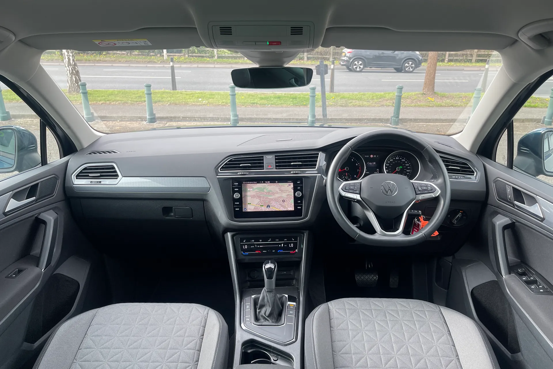 VOLKSWAGEN TIGUAN thumbnail image number 3