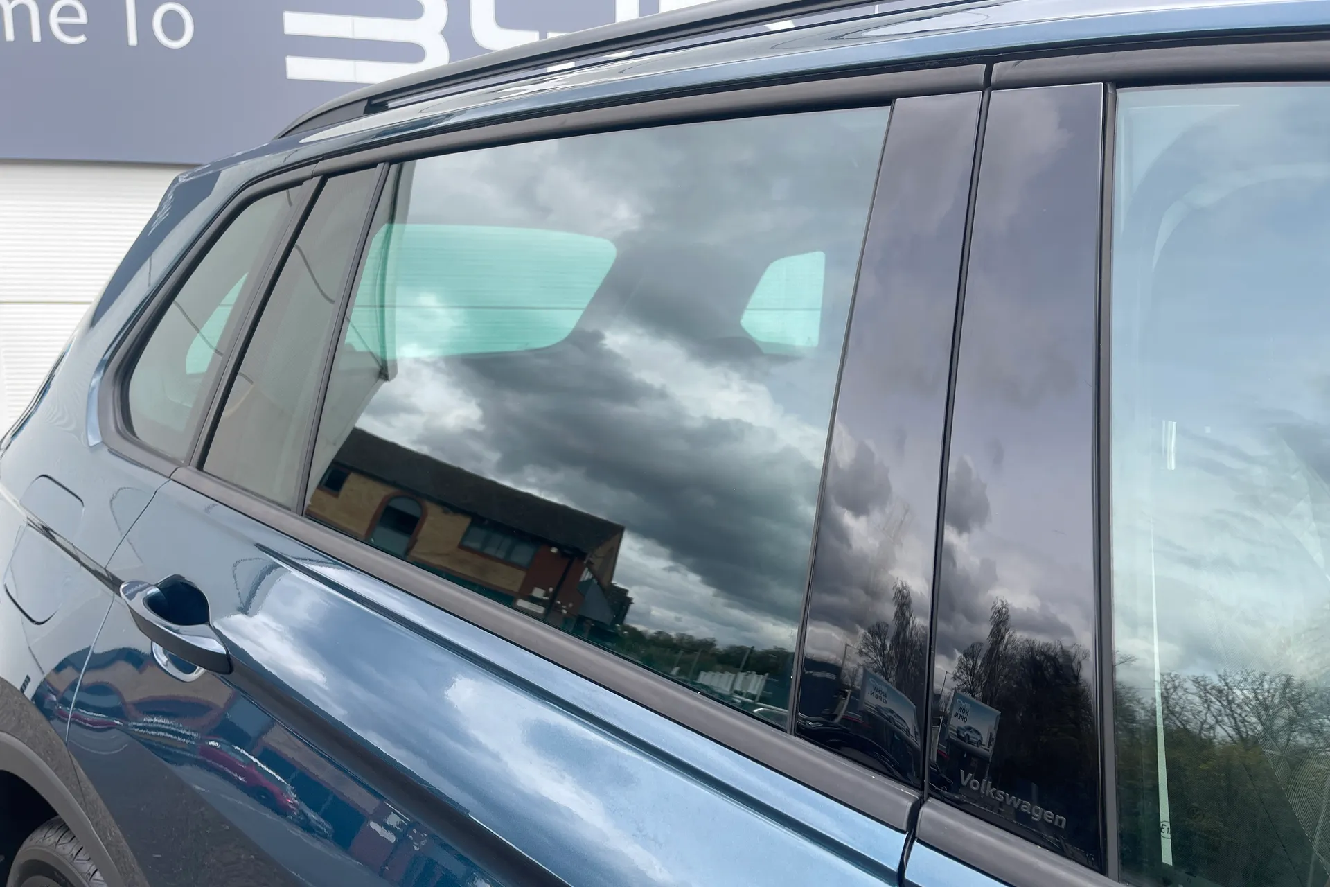 VOLKSWAGEN TIGUAN thumbnail image number 8