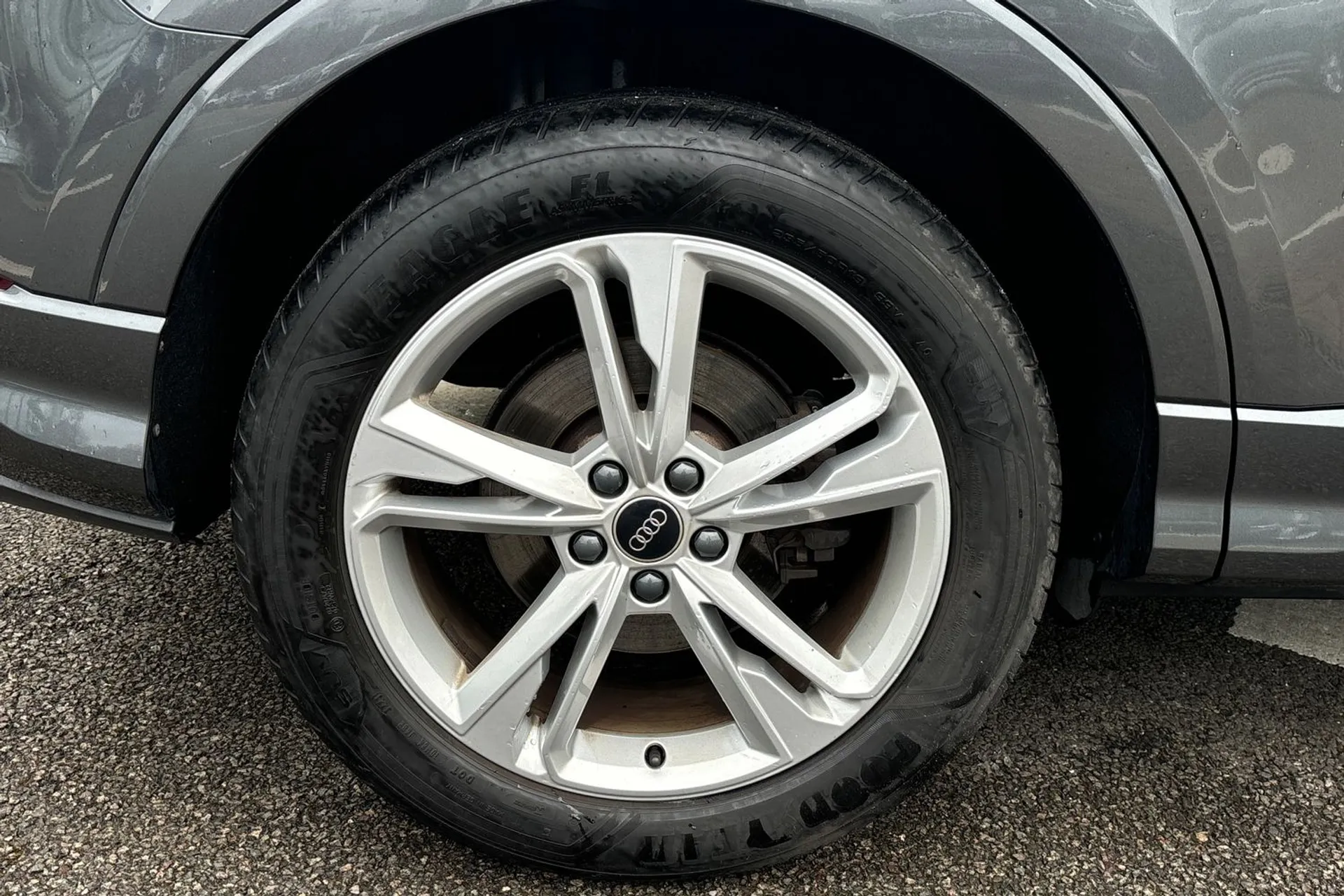 Audi Q3 thumbnail image number 12